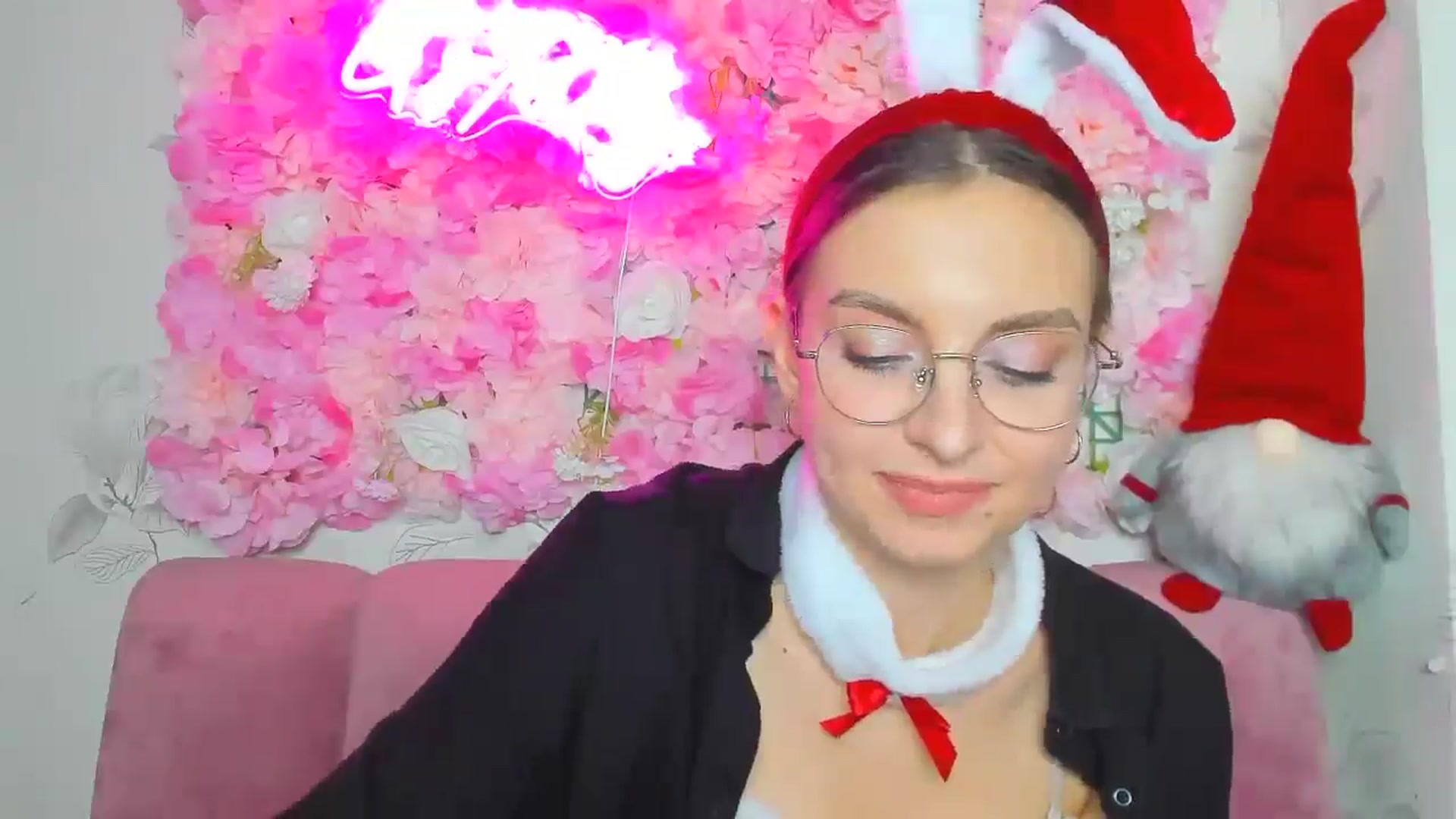 Gallery image thumbnail from SofiaLiub's myfreecams stream on, 12/21/2024, 15:08 image 4 of 20