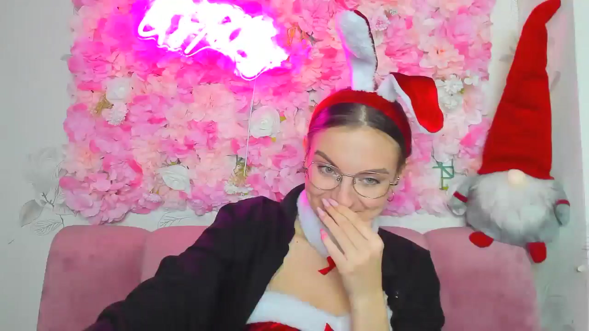 Gallery image thumbnail from SofiaLiub's myfreecams stream on, 12/21/2024, 15:08 image 10 of 20