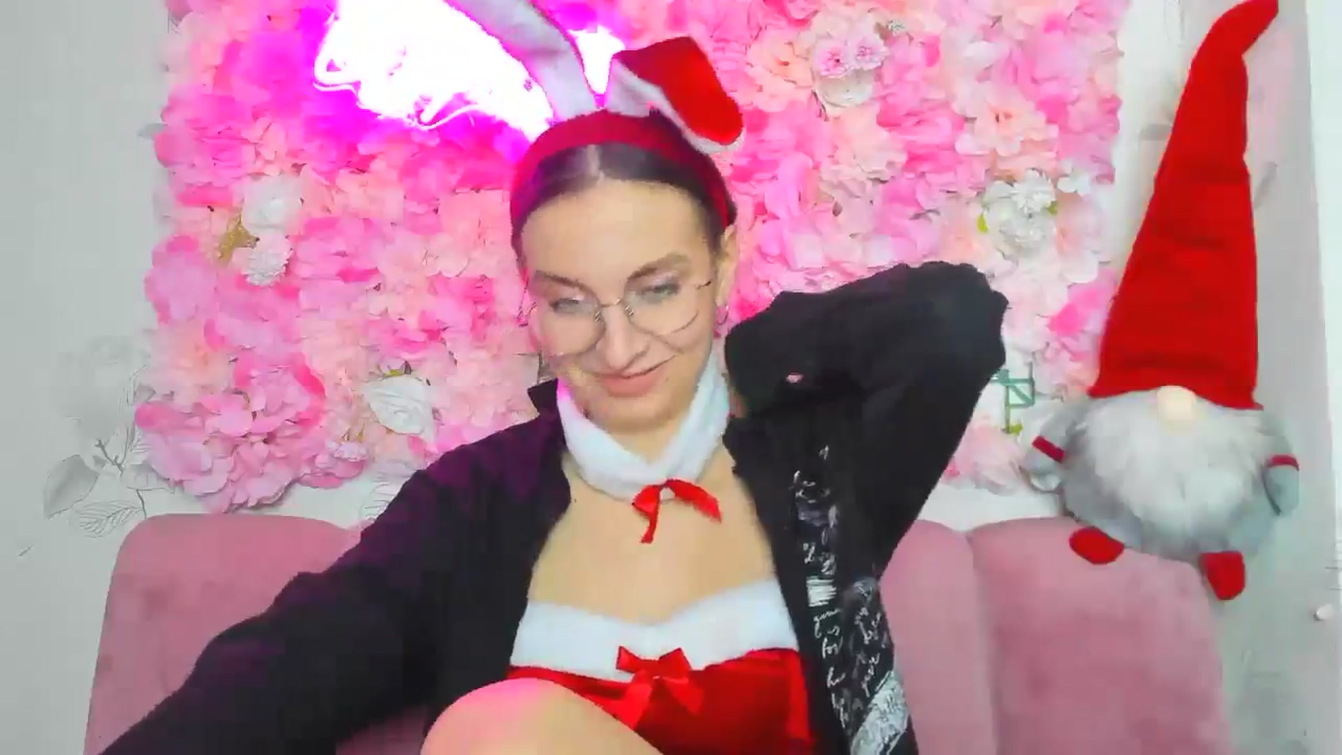 Gallery image thumbnail from SofiaLiub's myfreecams stream on, 12/21/2024, 15:08 image 18 of 20