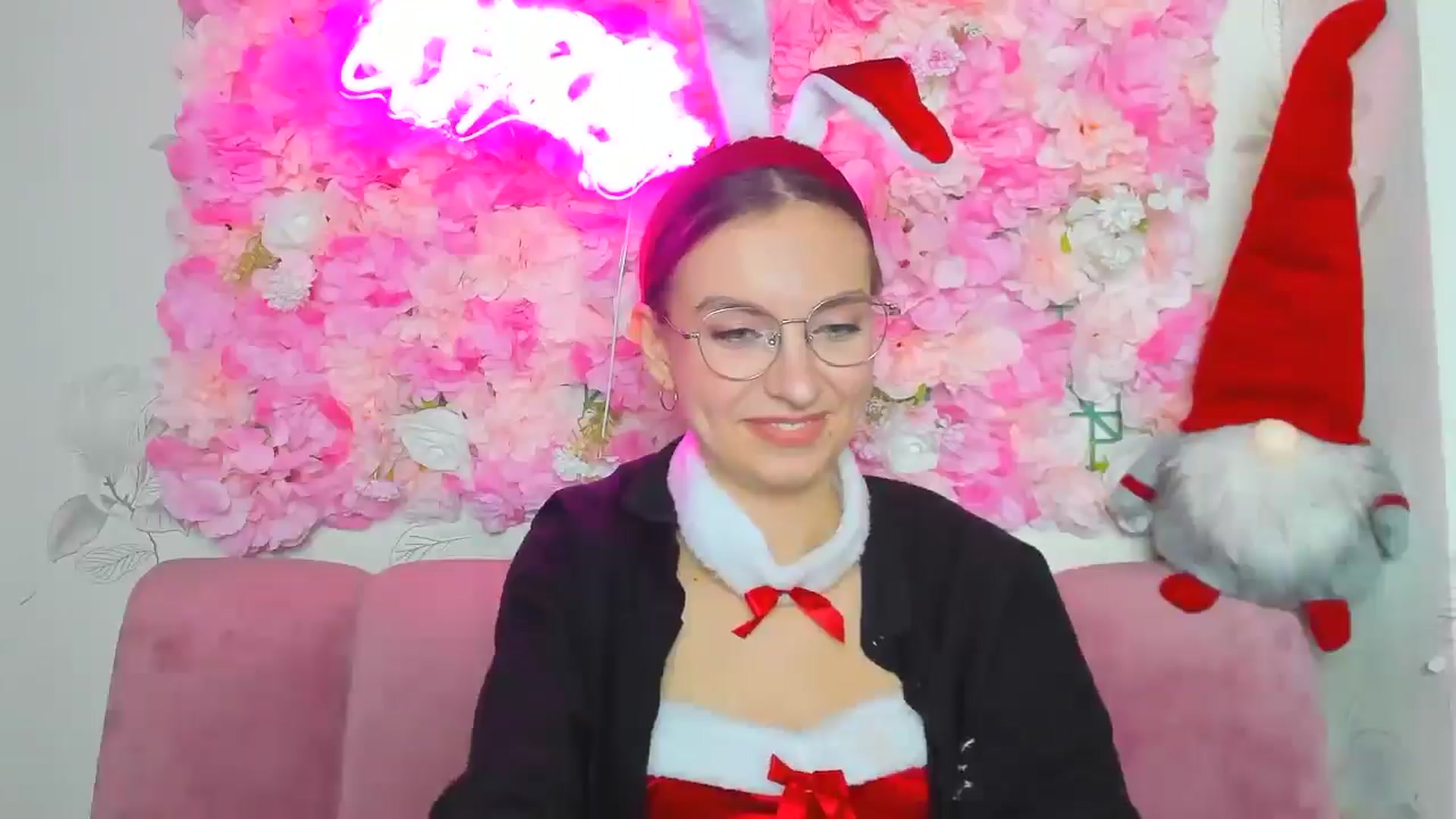 Gallery image thumbnail from SofiaLiub's myfreecams stream on, 12/21/2024, 15:08 image 8 of 20