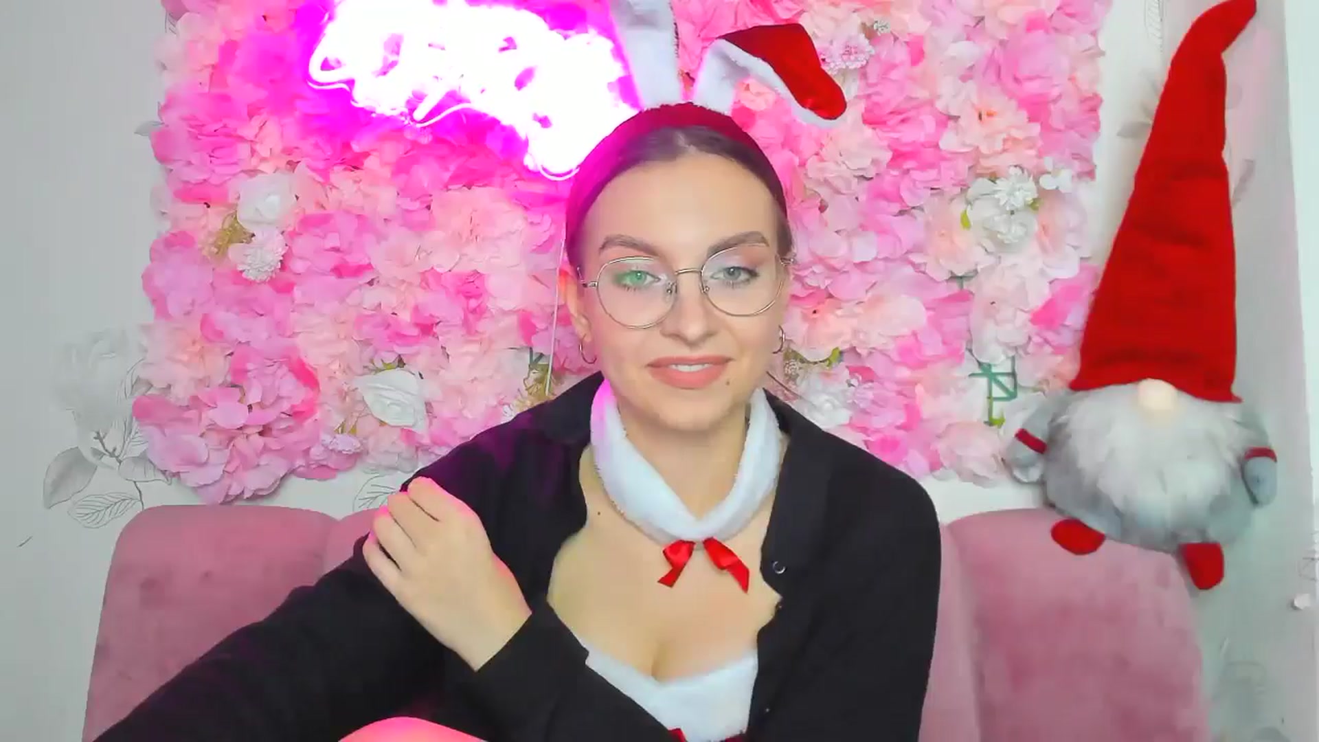 Gallery image thumbnail from SofiaLiub's myfreecams stream on, 12/21/2024, 15:08 image 20 of 20