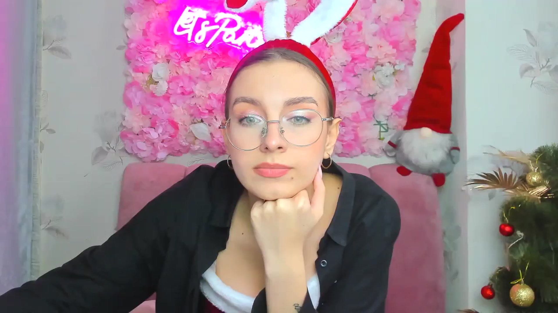 Gallery image thumbnail from SofiaLiub's myfreecams stream on, 12/22/2024, 12:43 image 1 of 20