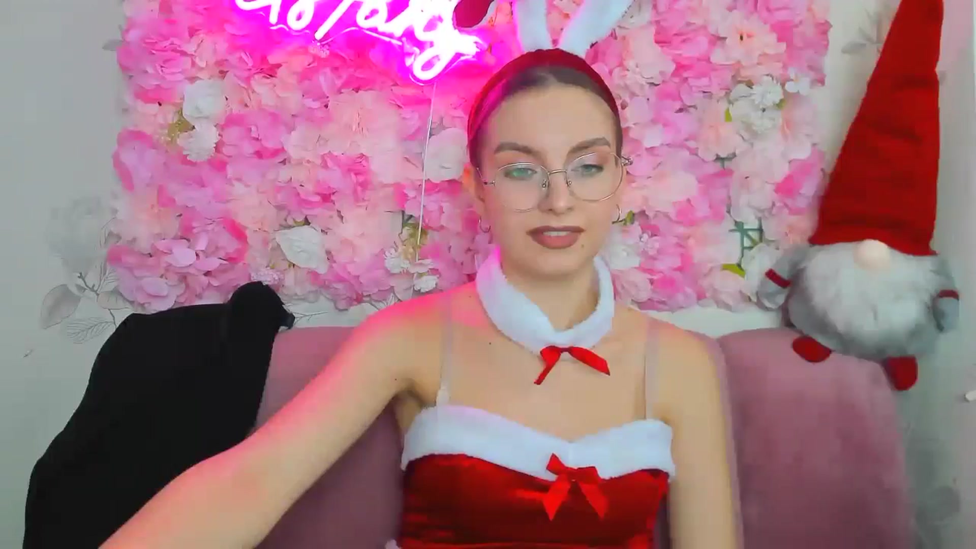 Gallery image thumbnail from SofiaLiub's myfreecams stream on, 12/22/2024, 12:43 image 19 of 20