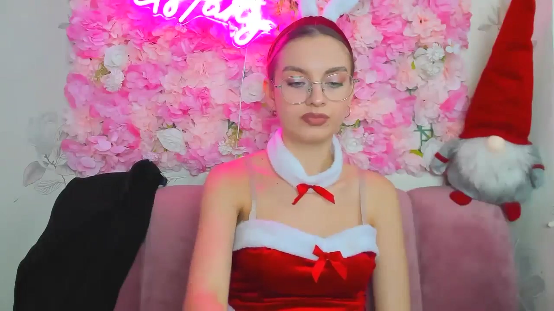 Gallery image thumbnail from SofiaLiub's myfreecams stream on, 12/22/2024, 12:43 image 18 of 20