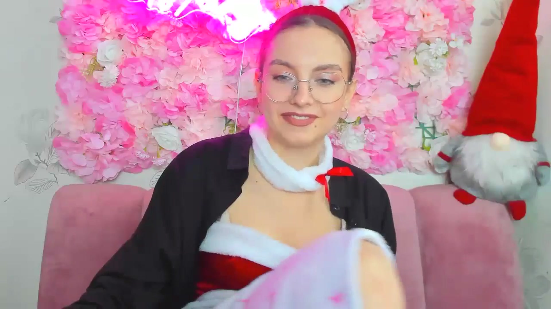 Gallery image thumbnail from SofiaLiub's myfreecams stream on, 12/22/2024, 12:43 image 11 of 20