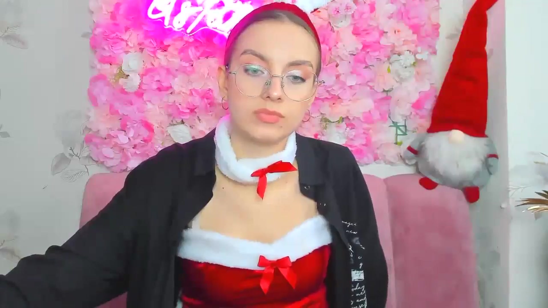 Gallery image thumbnail from SofiaLiub's myfreecams stream on, 12/22/2024, 12:43 image 2 of 20