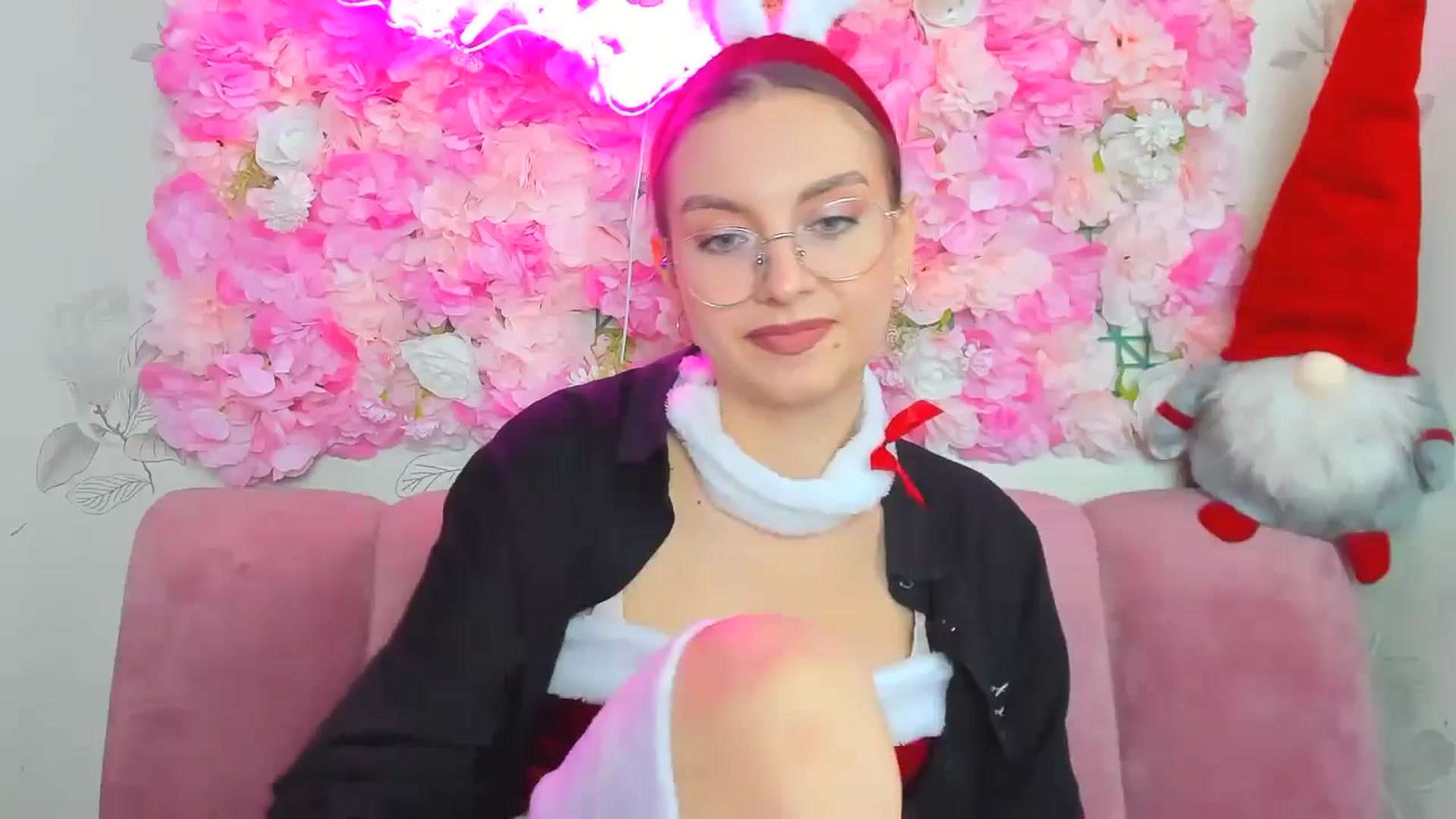 Gallery image thumbnail from SofiaLiub's myfreecams stream on, 12/22/2024, 12:43 image 12 of 20