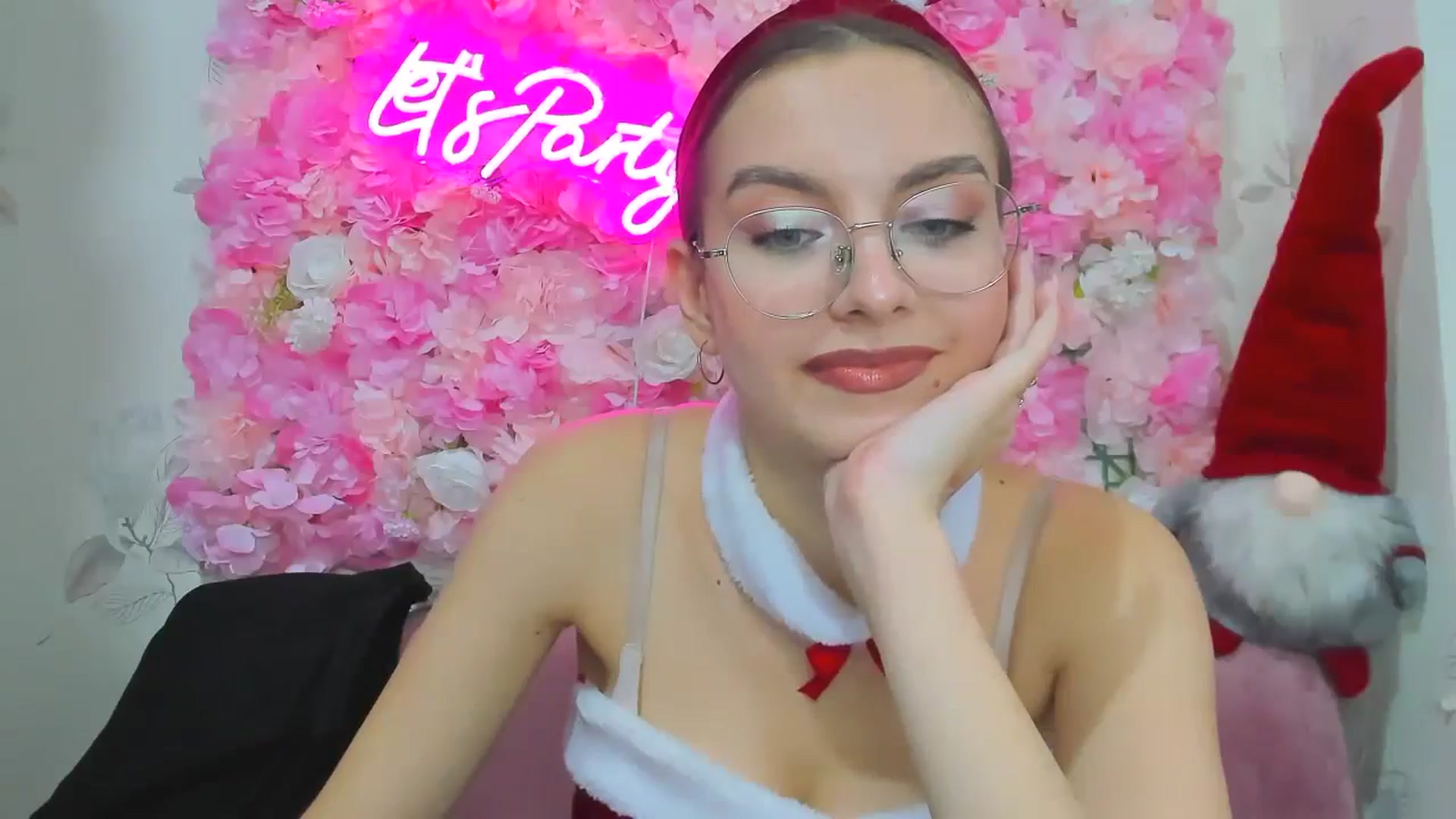 Gallery image thumbnail from SofiaLiub's myfreecams stream on, 12/22/2024, 13:32 image 2 of 20