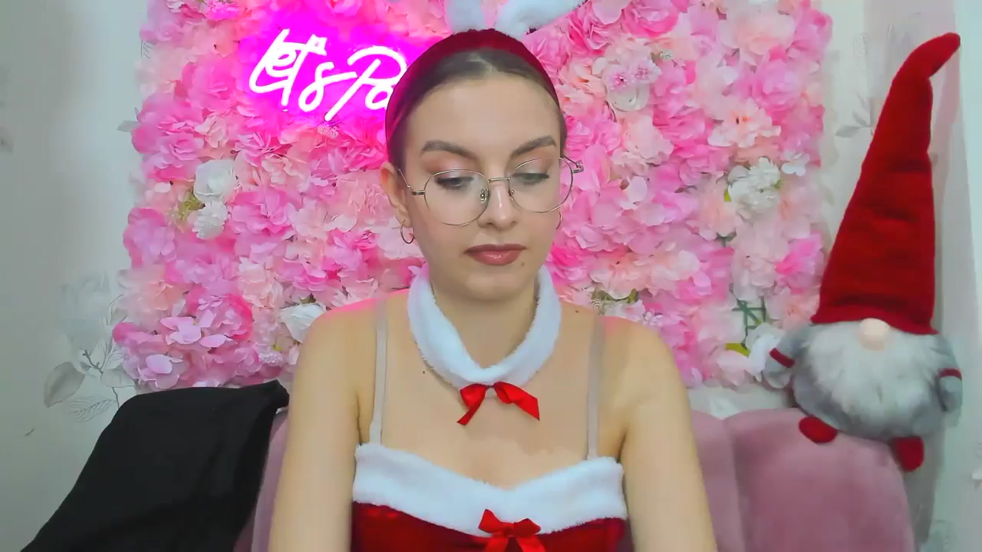 Gallery image thumbnail from SofiaLiub's myfreecams stream on, 12/22/2024, 13:32 image 1 of 20
