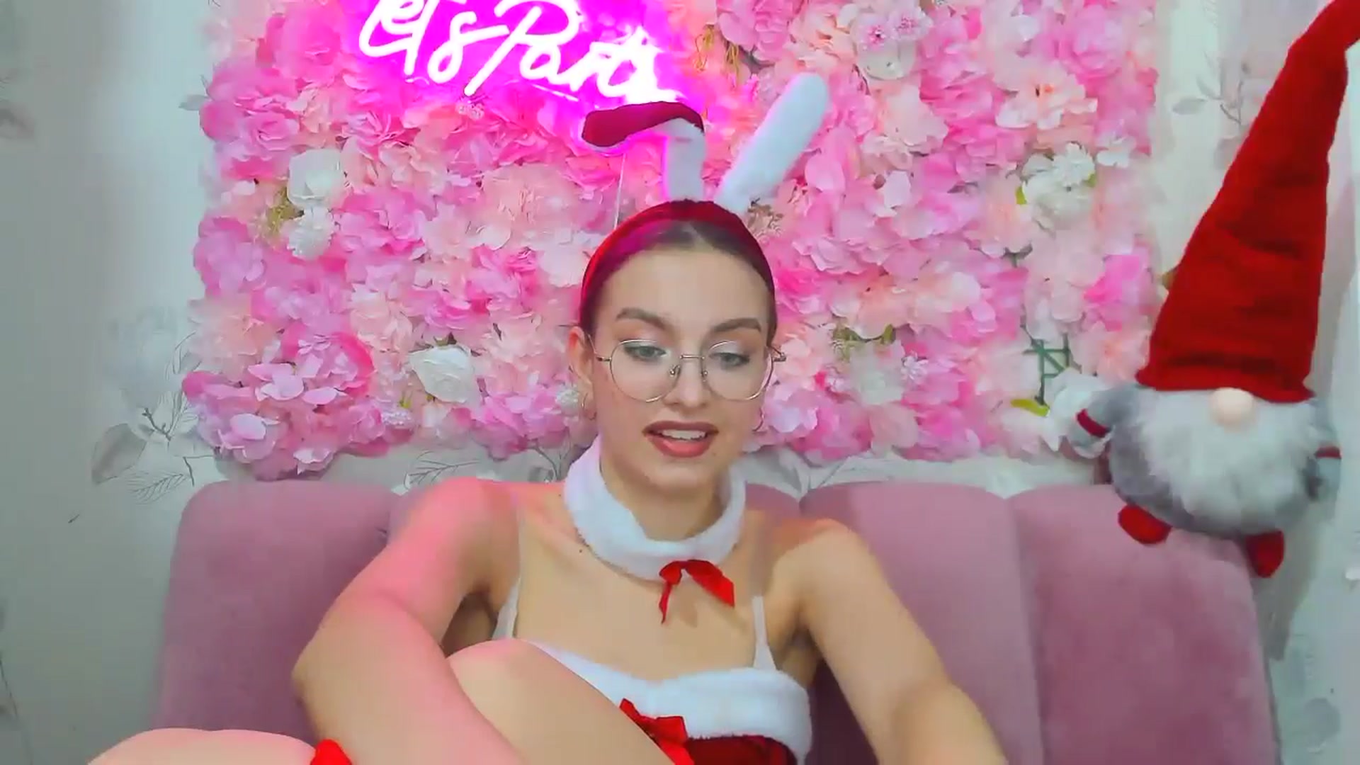 Gallery image thumbnail from SofiaLiub's myfreecams stream on, 12/22/2024, 14:27 image 4 of 20