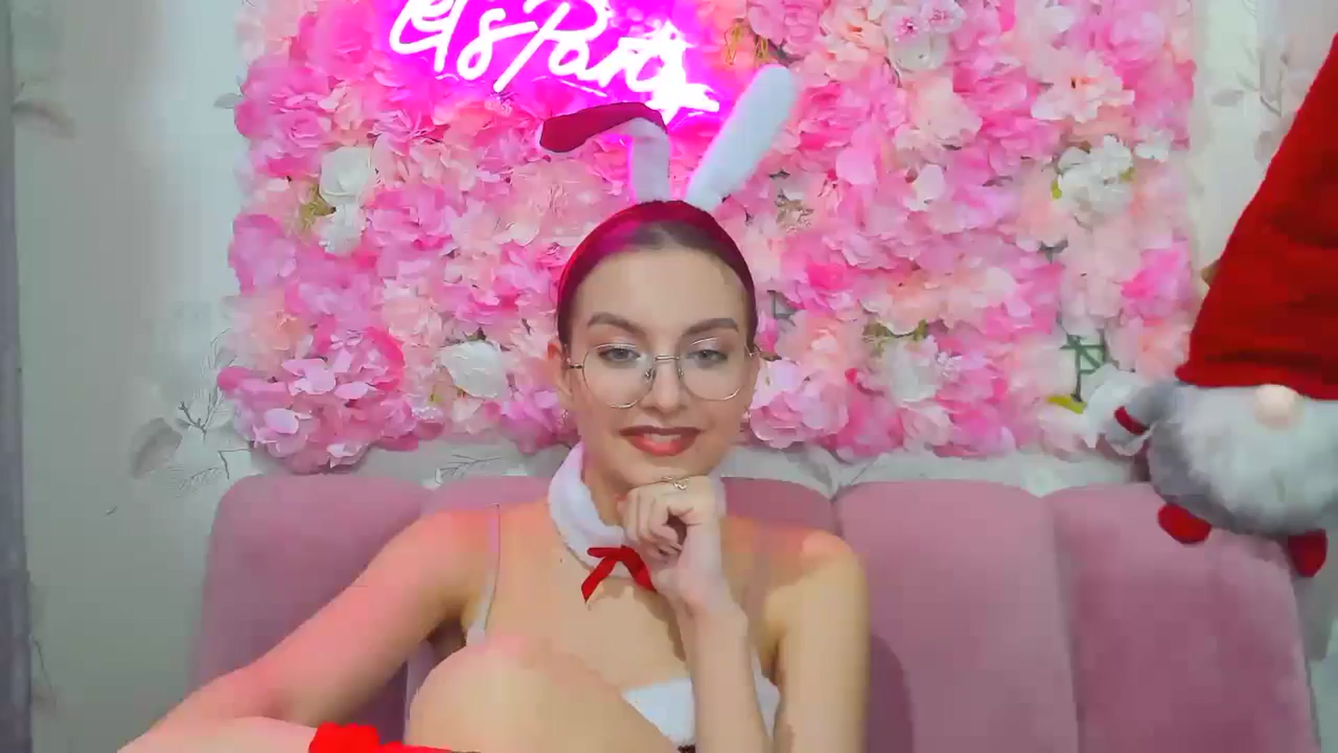 Gallery image thumbnail from SofiaLiub's myfreecams stream on, 12/22/2024, 14:27 image 5 of 20