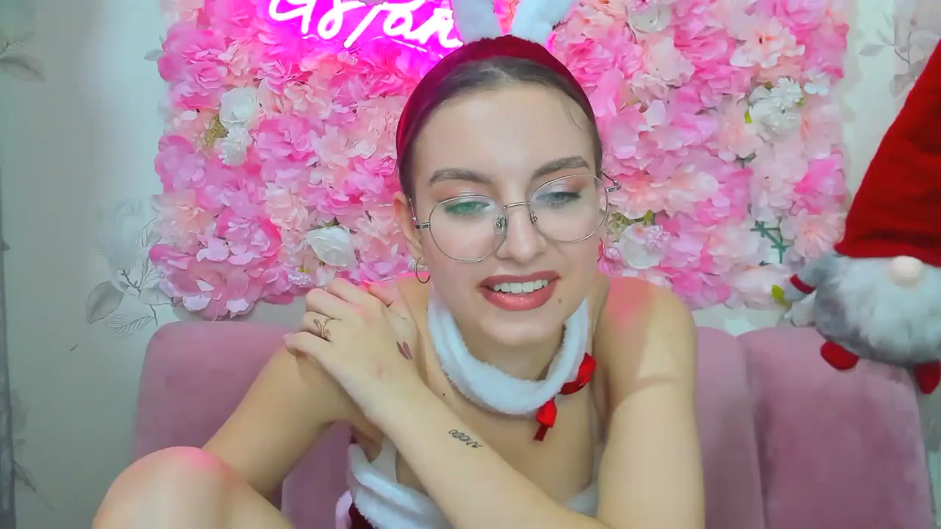 Gallery image thumbnail from SofiaLiub's myfreecams stream on, 12/22/2024, 14:27 image 14 of 20