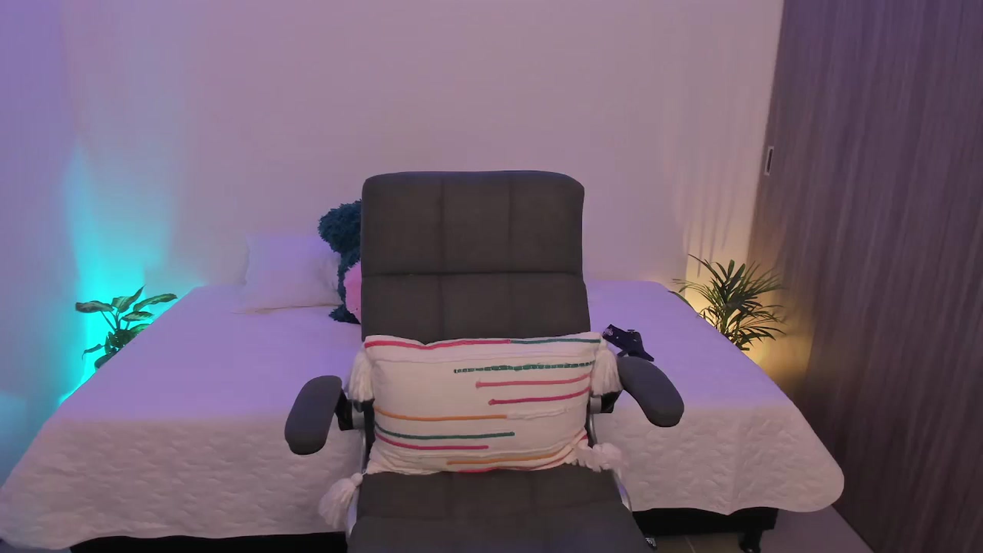 Gallery image thumbnail from SofiaMoon_'s myfreecams stream on, 01/17/2024, 23:55 image 20 of 20
