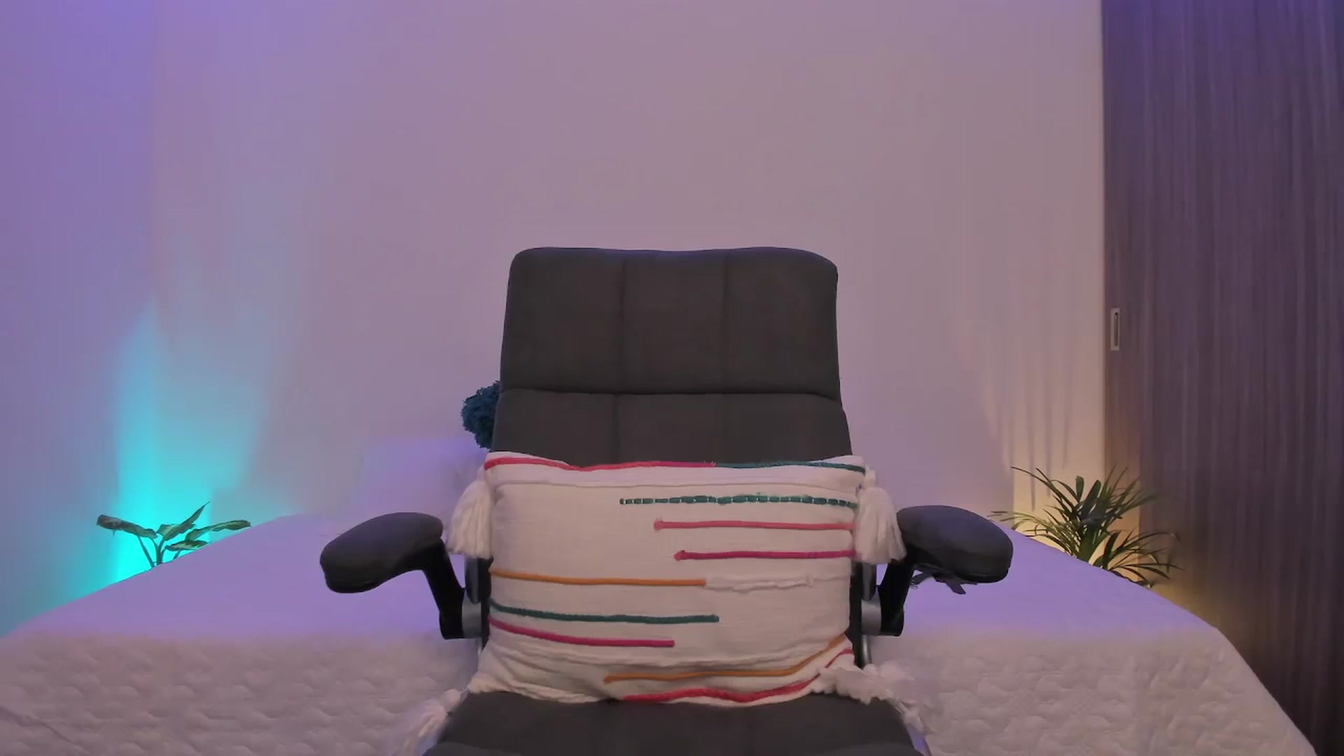 Gallery image thumbnail from SofiaMoon_'s myfreecams stream on, 01/17/2024, 23:55 image 8 of 20