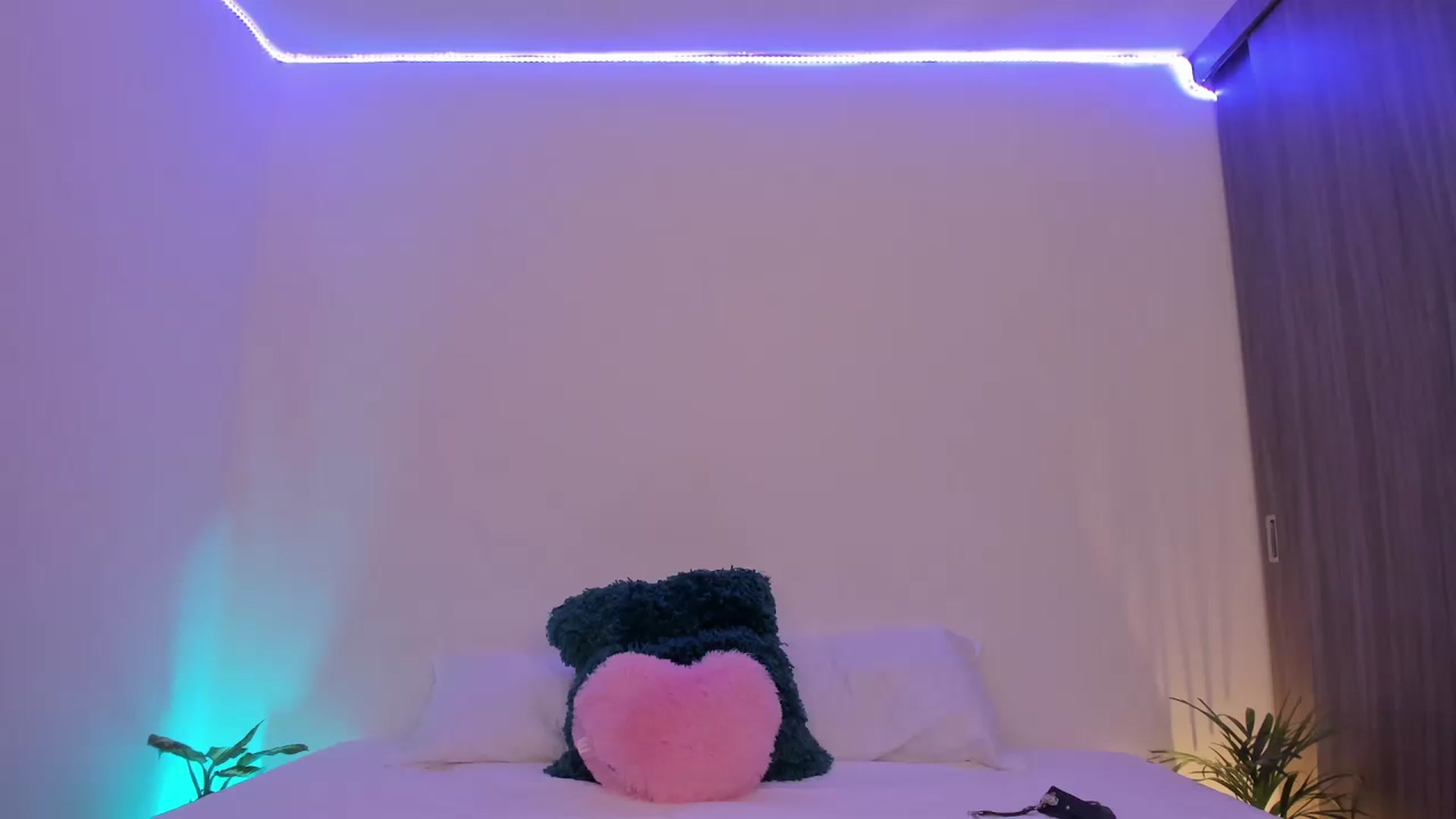 Gallery image thumbnail from SofiaMoon_'s myfreecams stream on, 01/17/2024, 23:55 image 15 of 20