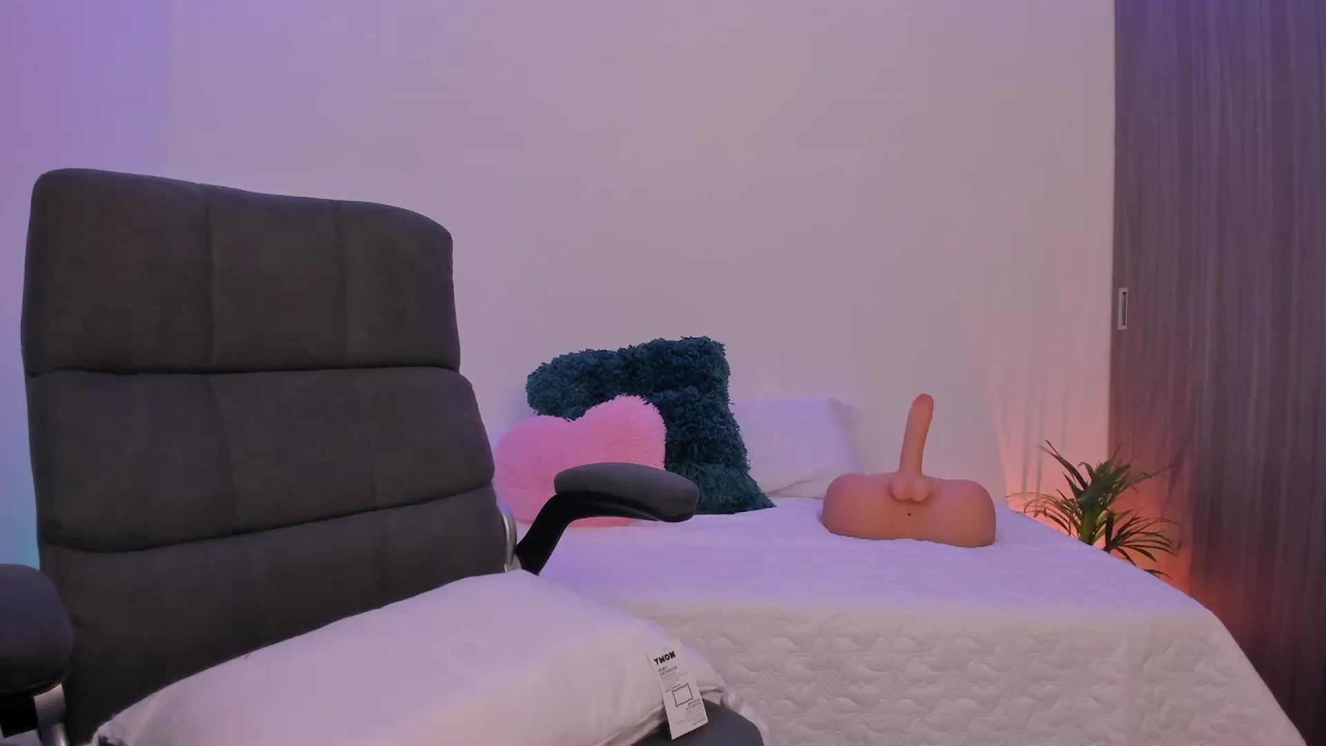 Gallery image thumbnail from SofiaMoon_'s myfreecams stream on, 01/18/2024, 21:49 image 15 of 20