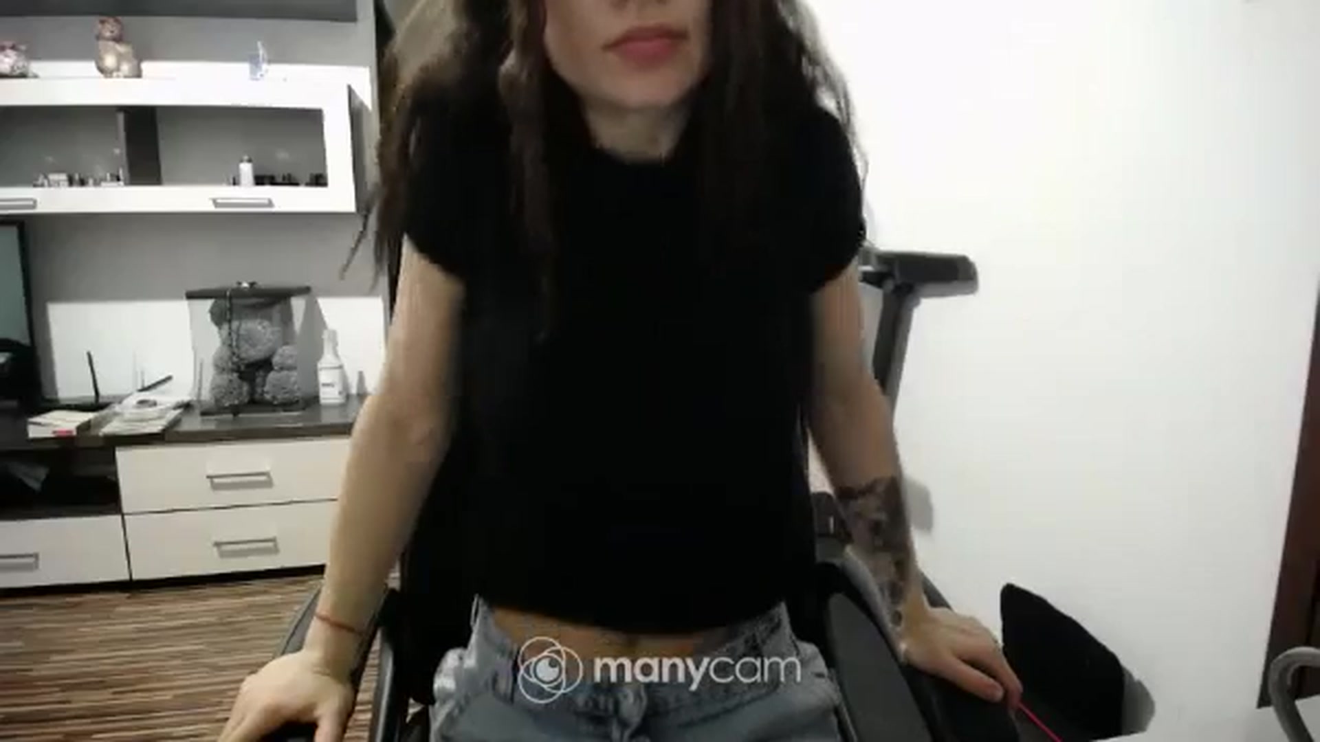 Gallery image thumbnail from SofiaS1_3's myfreecams stream on, 03/23/2025, 12:42 image 4 of 20