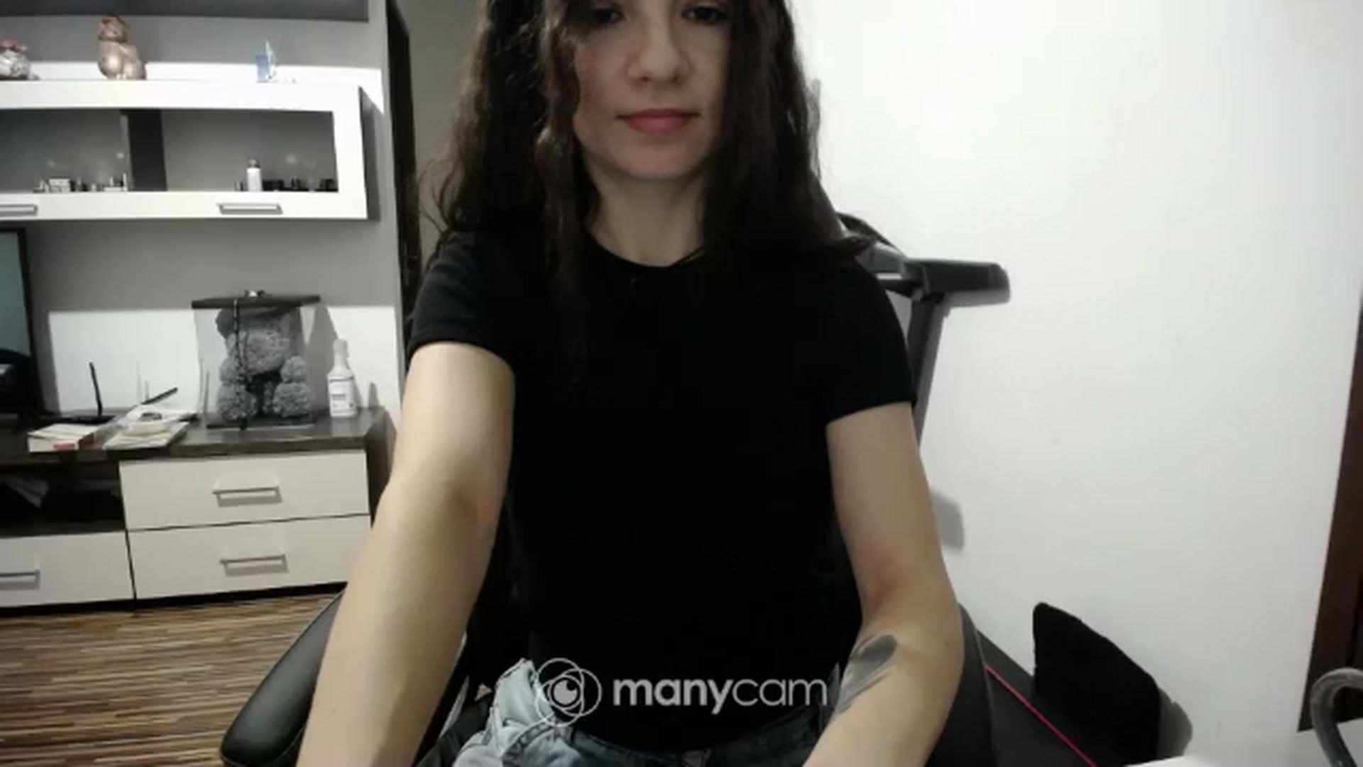 Gallery image thumbnail from SofiaS1_3's myfreecams stream on, 03/23/2025, 12:42 image 6 of 20