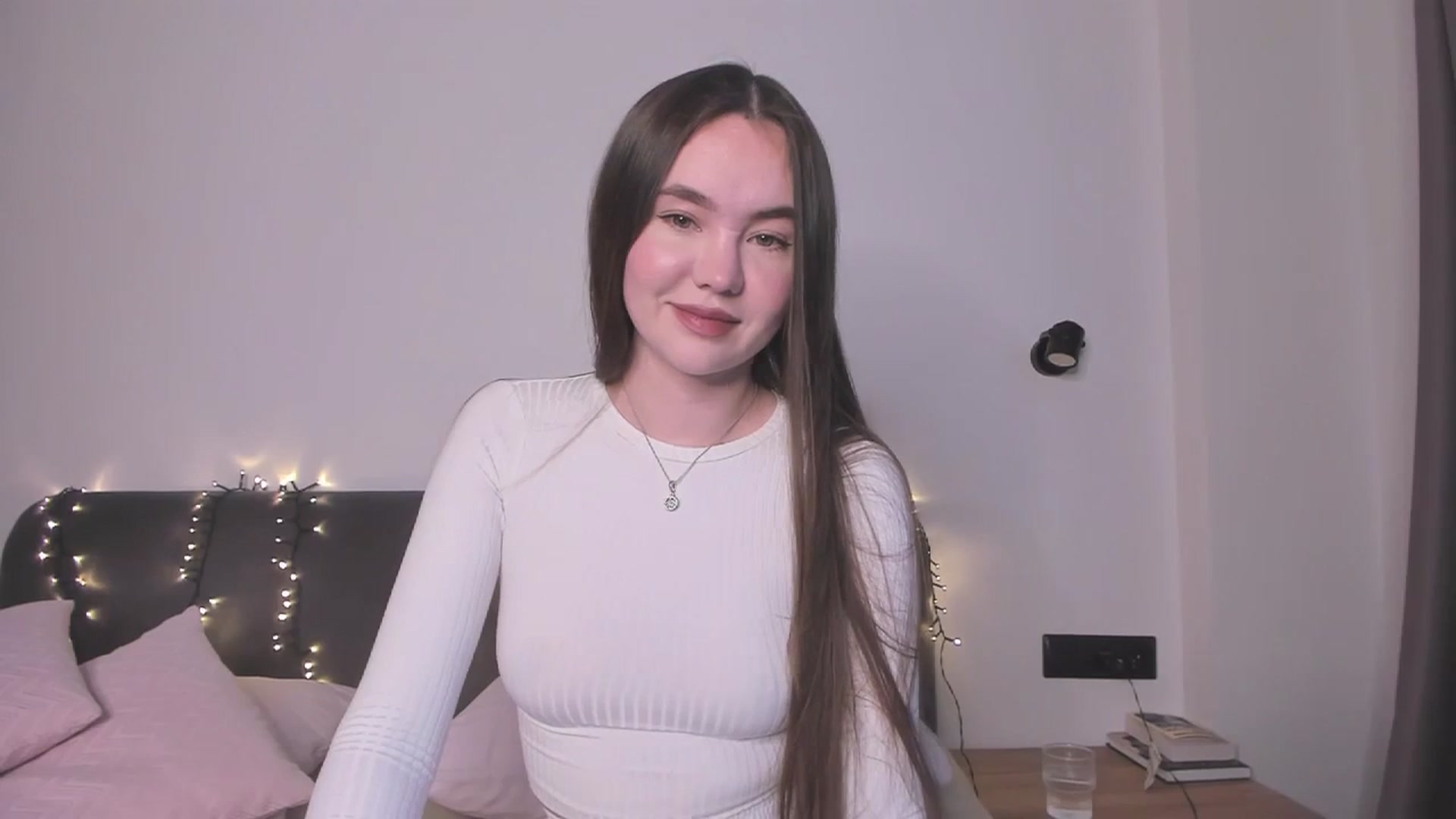 Gallery image thumbnail from SofiaShy's myfreecams stream on, 12/30/2023, 12:40 image 14 of 20