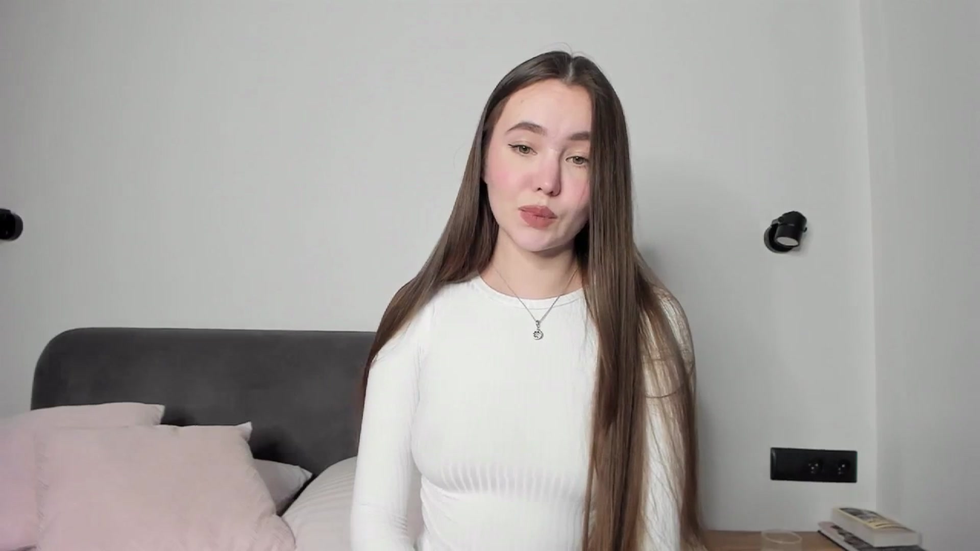 Gallery image thumbnail from SofiaShy's myfreecams stream on, 01/10/2024, 13:31 image 6 of 20