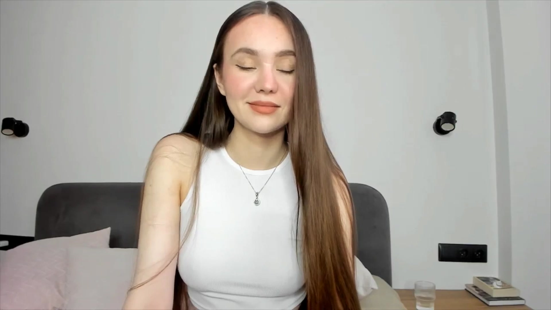 Gallery image thumbnail from SofiaShy's myfreecams stream on, 06/23/2024, 13:54 image 10 of 20