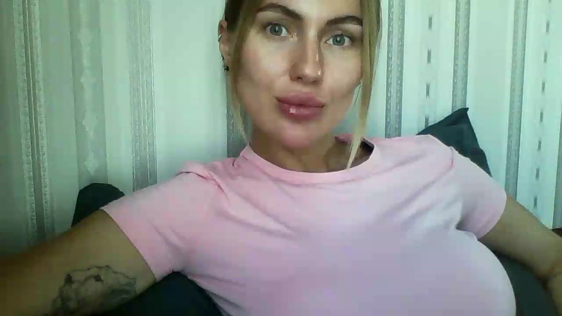 Gallery image thumbnail from SofiaSimons's myfreecams stream on, 08/05/2026, 15:32 image 10 of 20