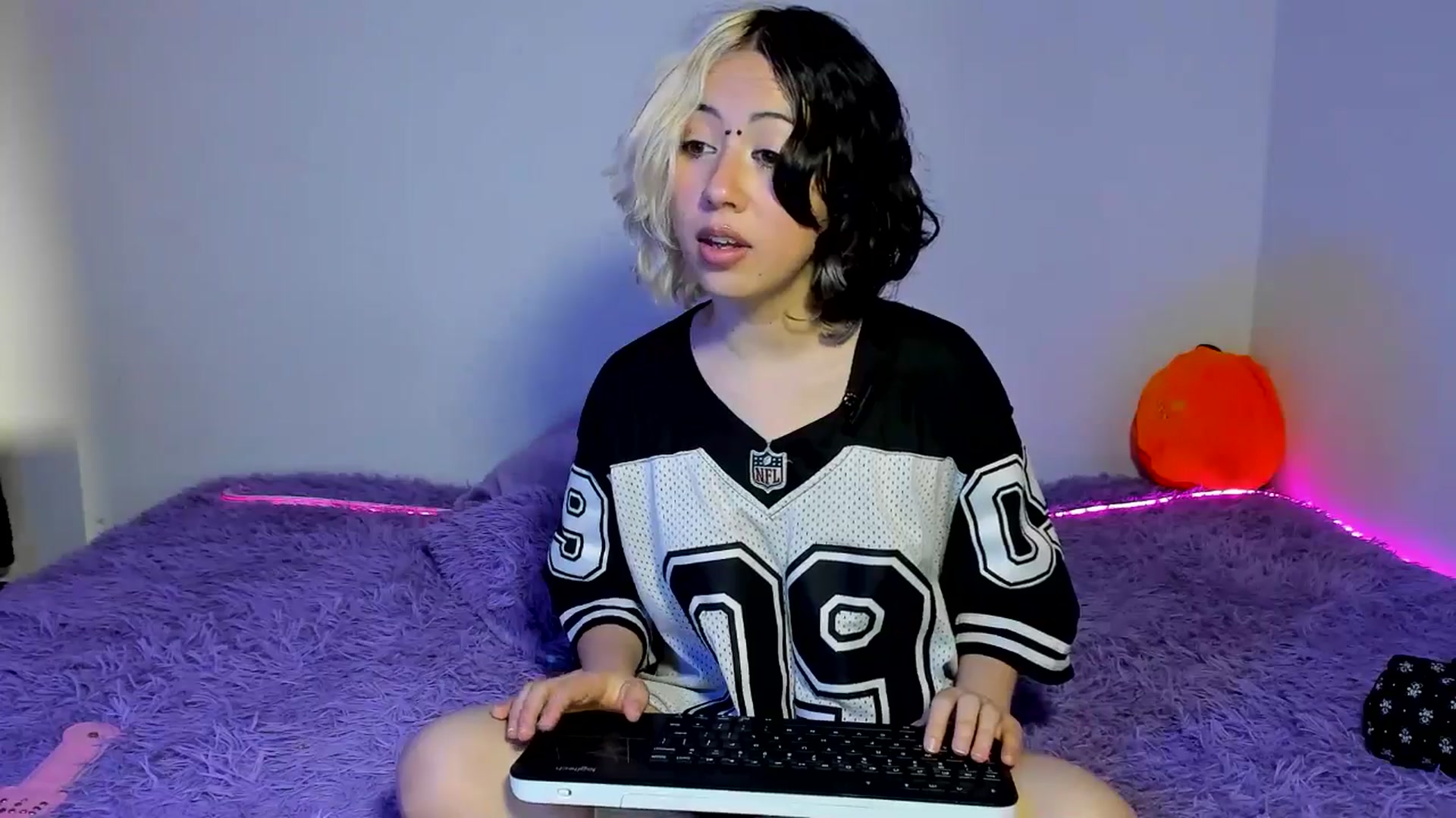 Gallery image thumbnail from Sofia_Equis's myfreecams stream on, 09/18/2025, 15:27 image 17 of 20