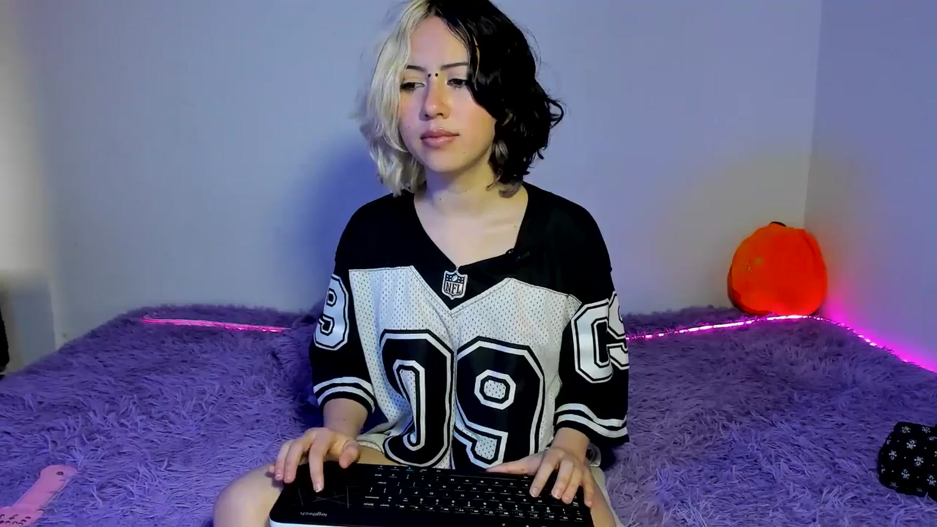 Gallery image thumbnail from Sofia_Equis's myfreecams stream on, 09/18/2025, 15:27 image 18 of 20