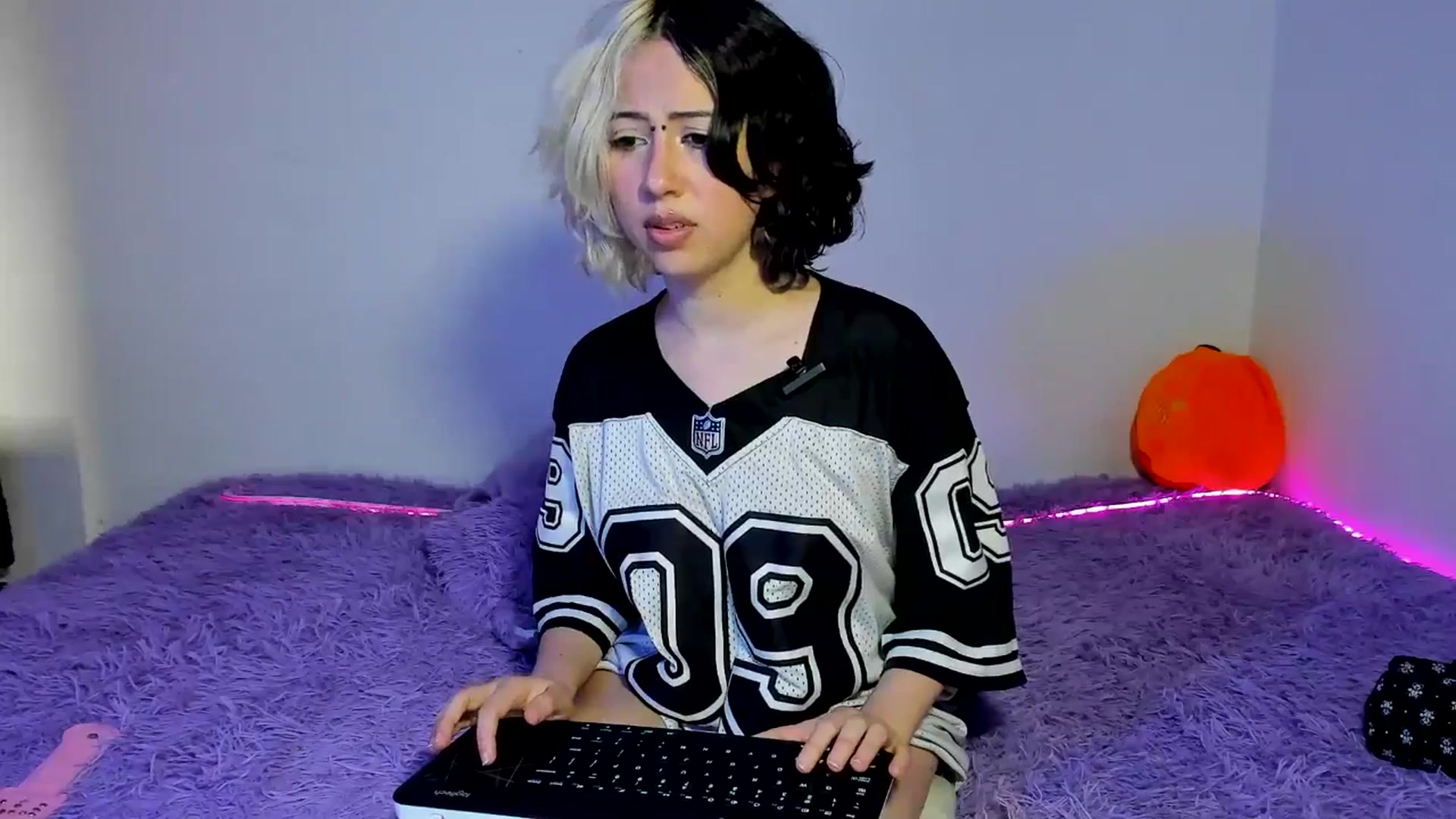 Gallery image thumbnail from Sofia_Equis's myfreecams stream on, 09/18/2025, 15:27 image 13 of 20