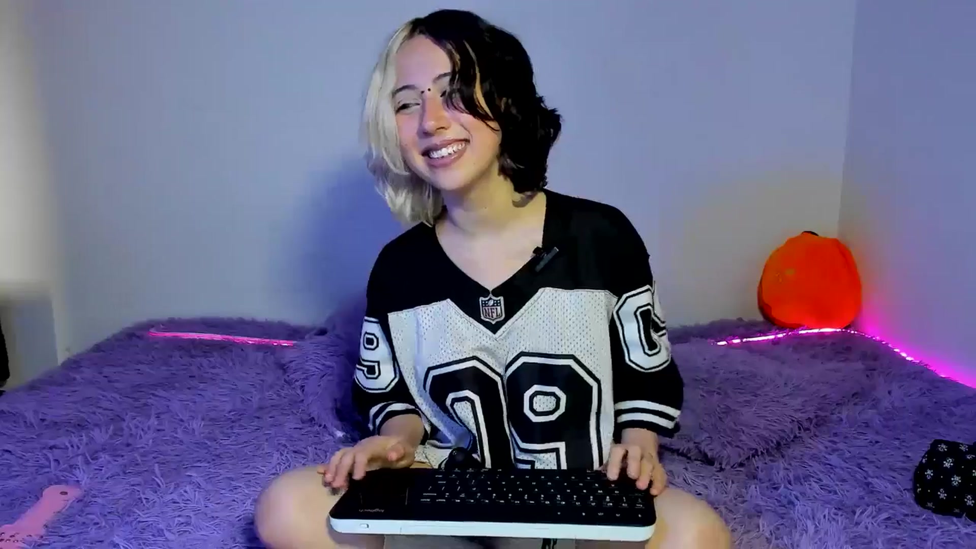 Gallery image thumbnail from Sofia_Equis's myfreecams stream on, 09/18/2025, 15:27 image 11 of 20