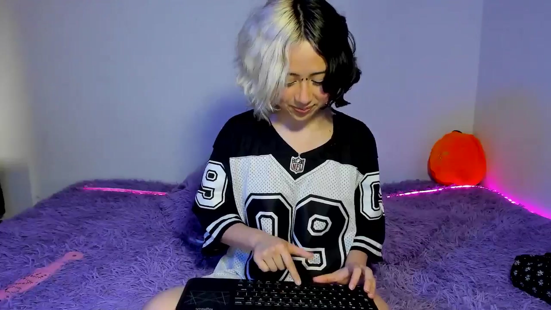 Gallery image thumbnail from Sofia_Equis's myfreecams stream on, 09/18/2025, 15:27 image 7 of 20