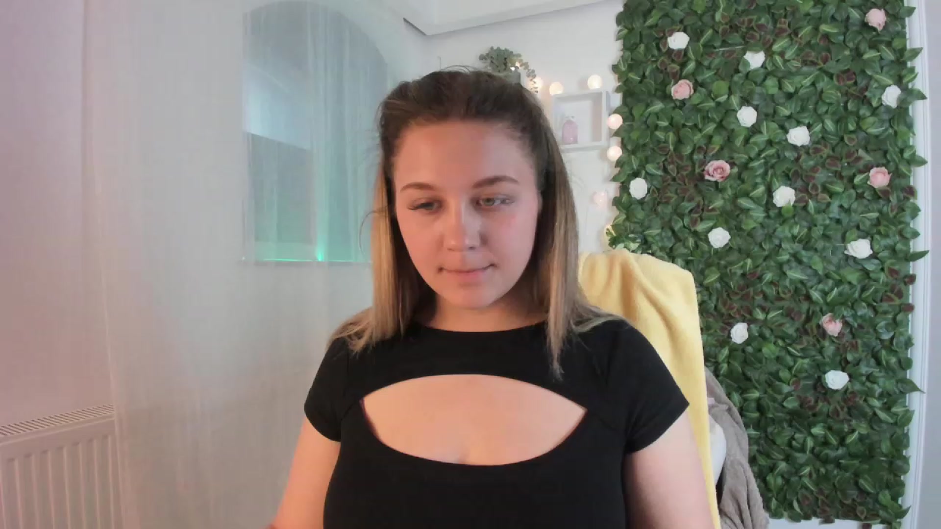 Gallery image thumbnail from Sofia_Lee18's myfreecams stream on, 05/31/2023, 10:40 image 15 of 20