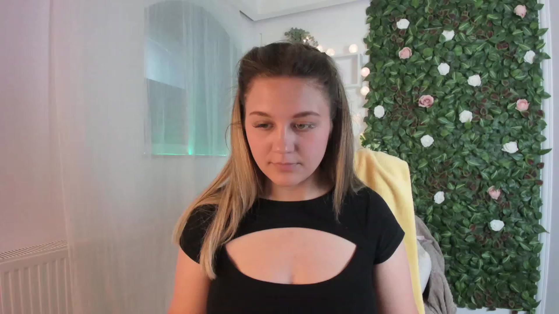 Gallery image thumbnail from Sofia_Lee18's myfreecams stream on, 05/31/2023, 10:40 image 10 of 20