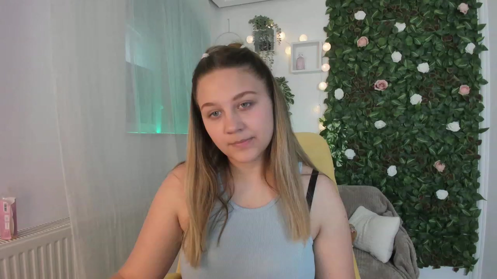 Gallery image thumbnail from Sofia_Lee18's myfreecams stream on, 06/04/2023, 09:02 image 12 of 20