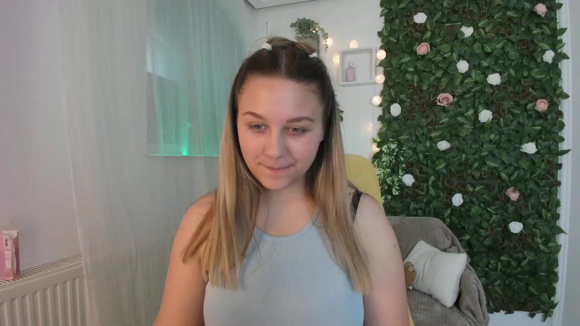 Gallery image thumbnail from Sofia_Lee18's myfreecams stream on, 06/04/2023, 09:02 image 3 of 20