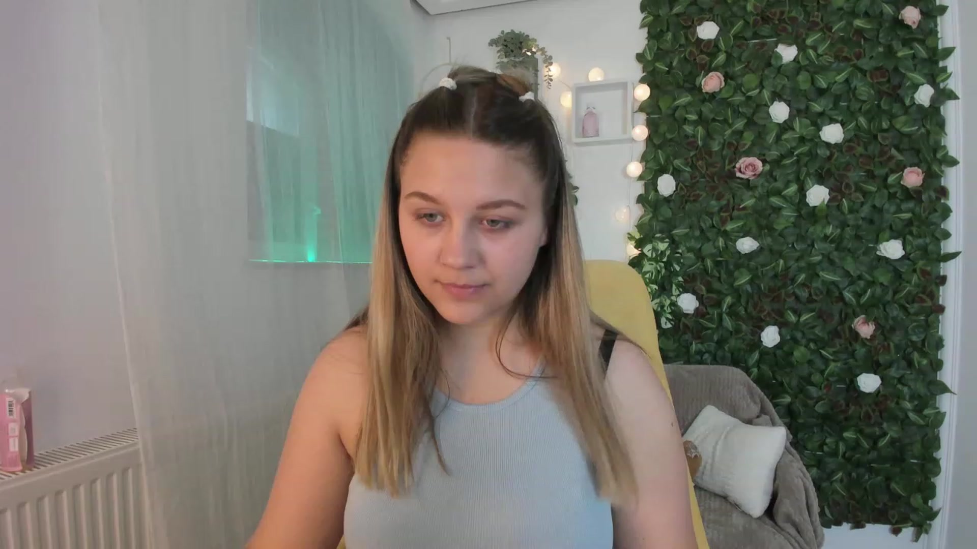 Gallery image thumbnail from Sofia_Lee18's myfreecams stream on, 06/04/2023, 09:02 image 13 of 20