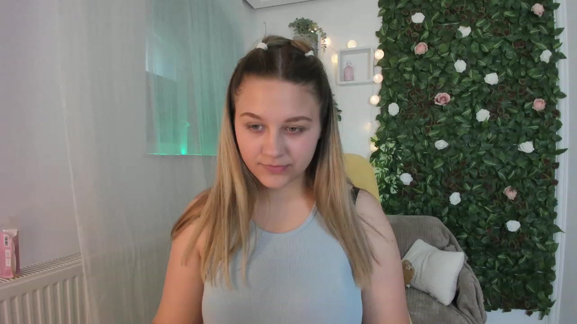 Gallery image thumbnail from Sofia_Lee18's myfreecams stream on, 06/04/2023, 09:02 image 2 of 20