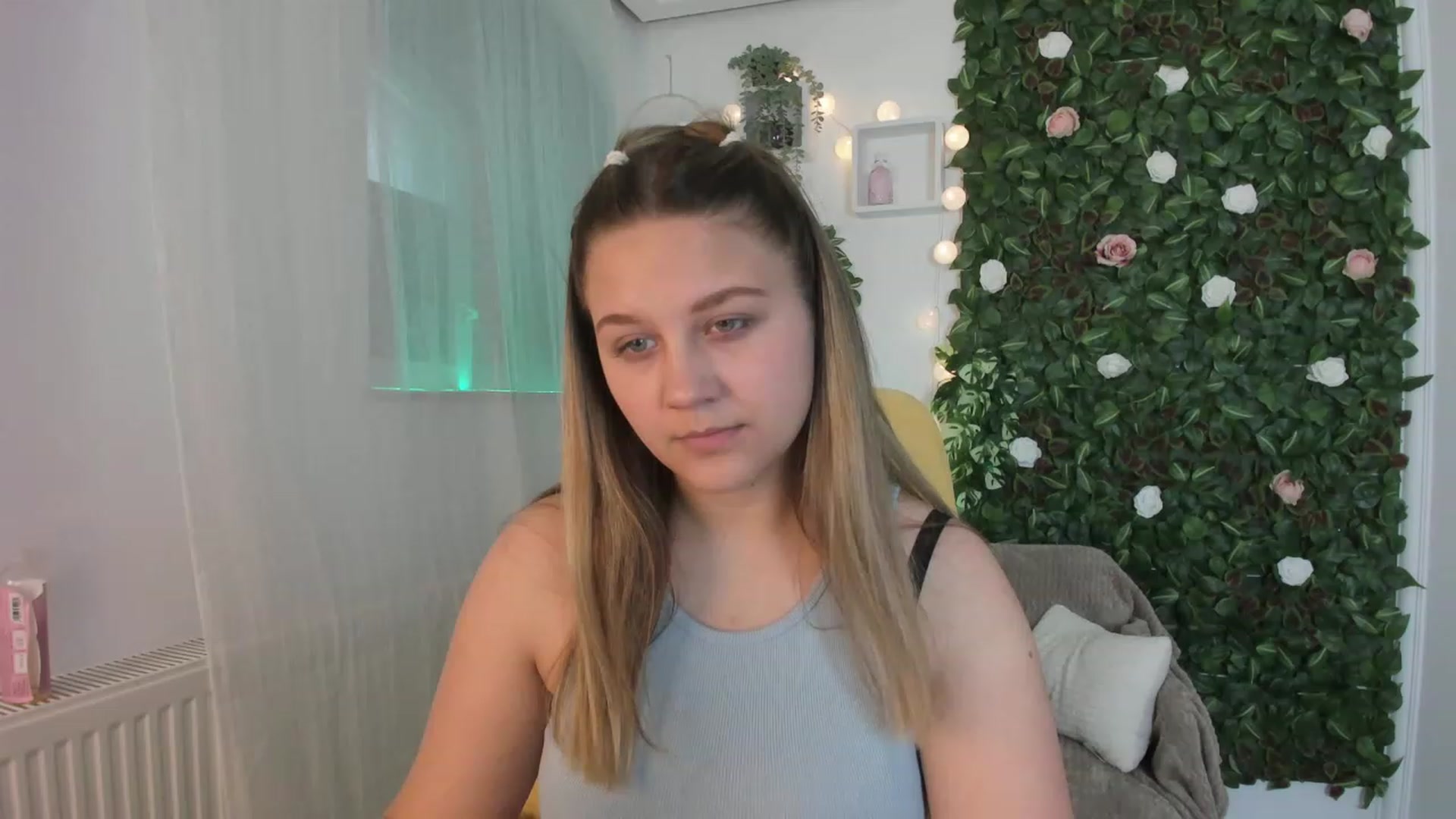 Gallery image thumbnail from Sofia_Lee18's myfreecams stream on, 06/04/2023, 09:02 image 9 of 20
