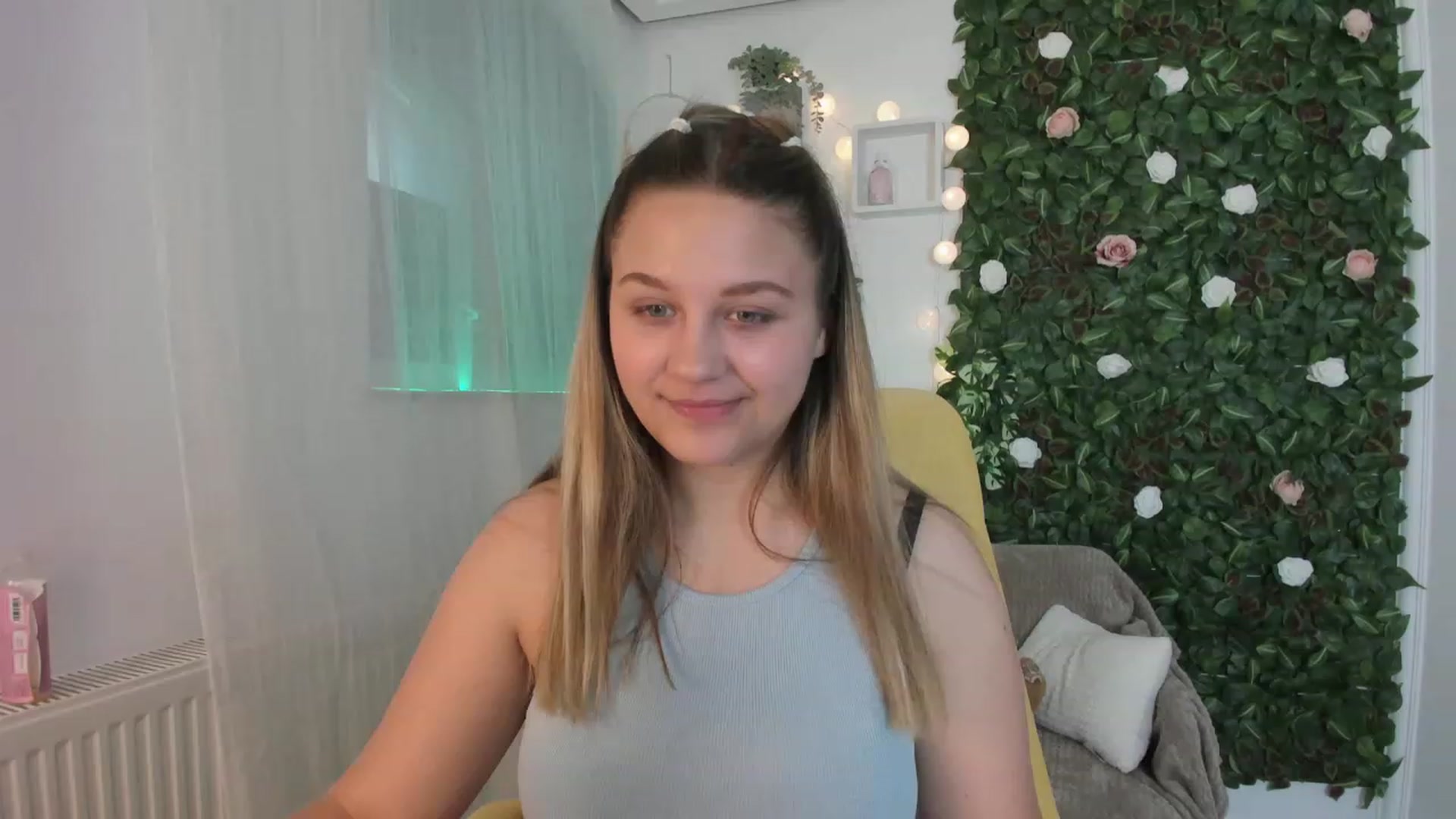 Gallery image thumbnail from Sofia_Lee18's myfreecams stream on, 06/04/2023, 09:02 image 14 of 20