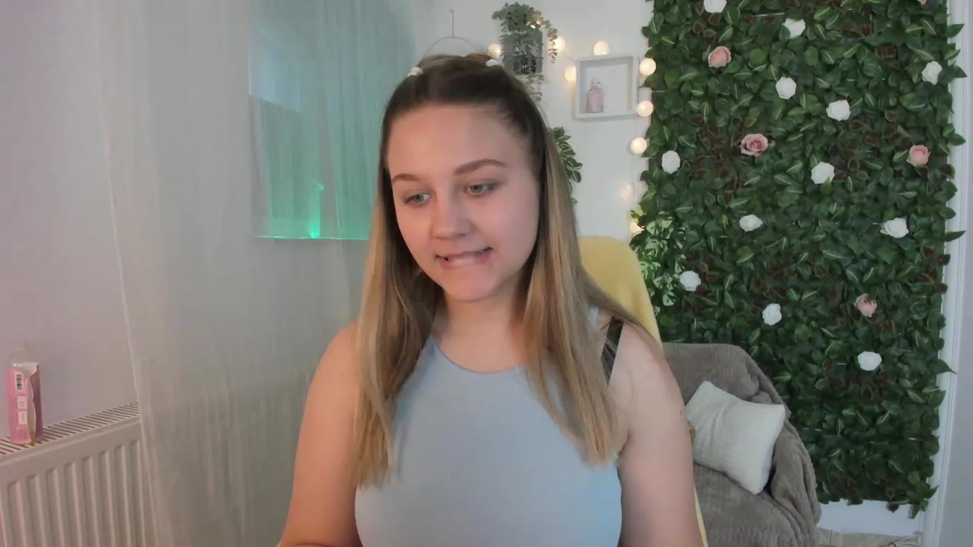 Gallery image thumbnail from Sofia_Lee18's myfreecams stream on, 06/04/2023, 10:58 image 15 of 20