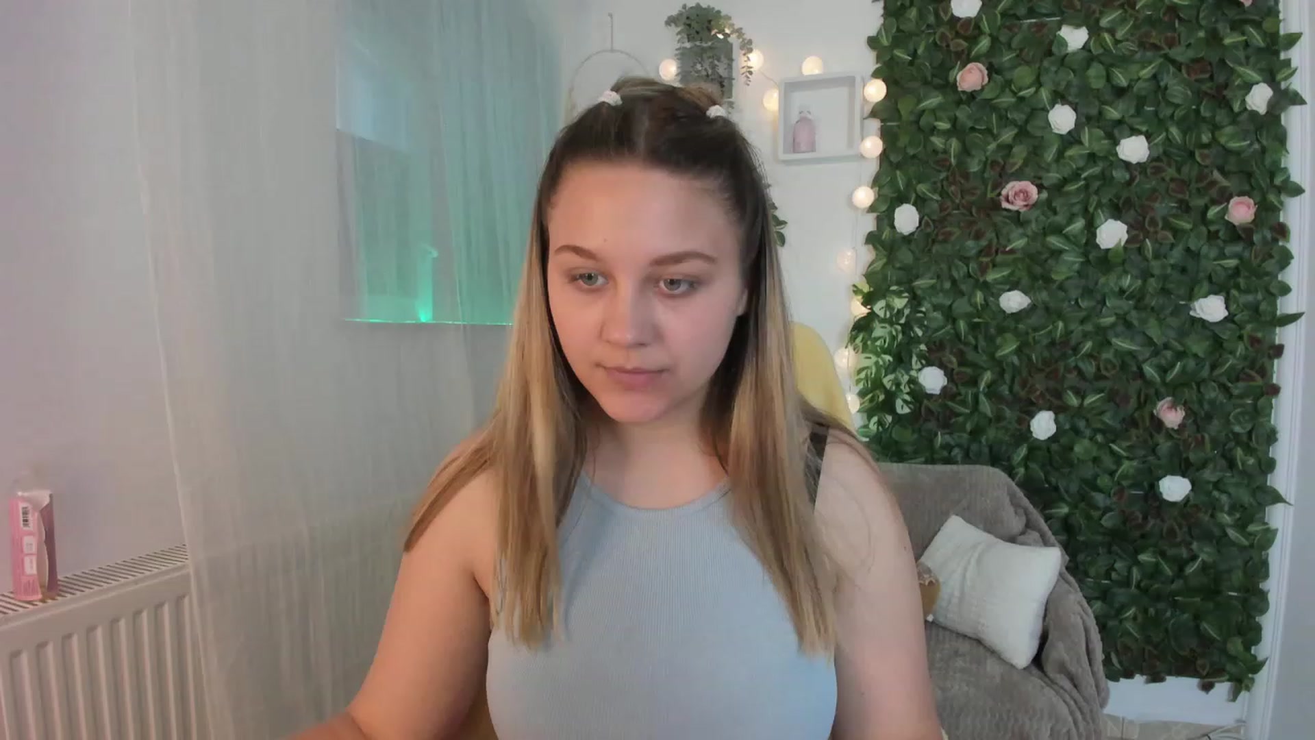 Gallery image thumbnail from Sofia_Lee18's myfreecams stream on, 06/04/2023, 10:58 image 14 of 20