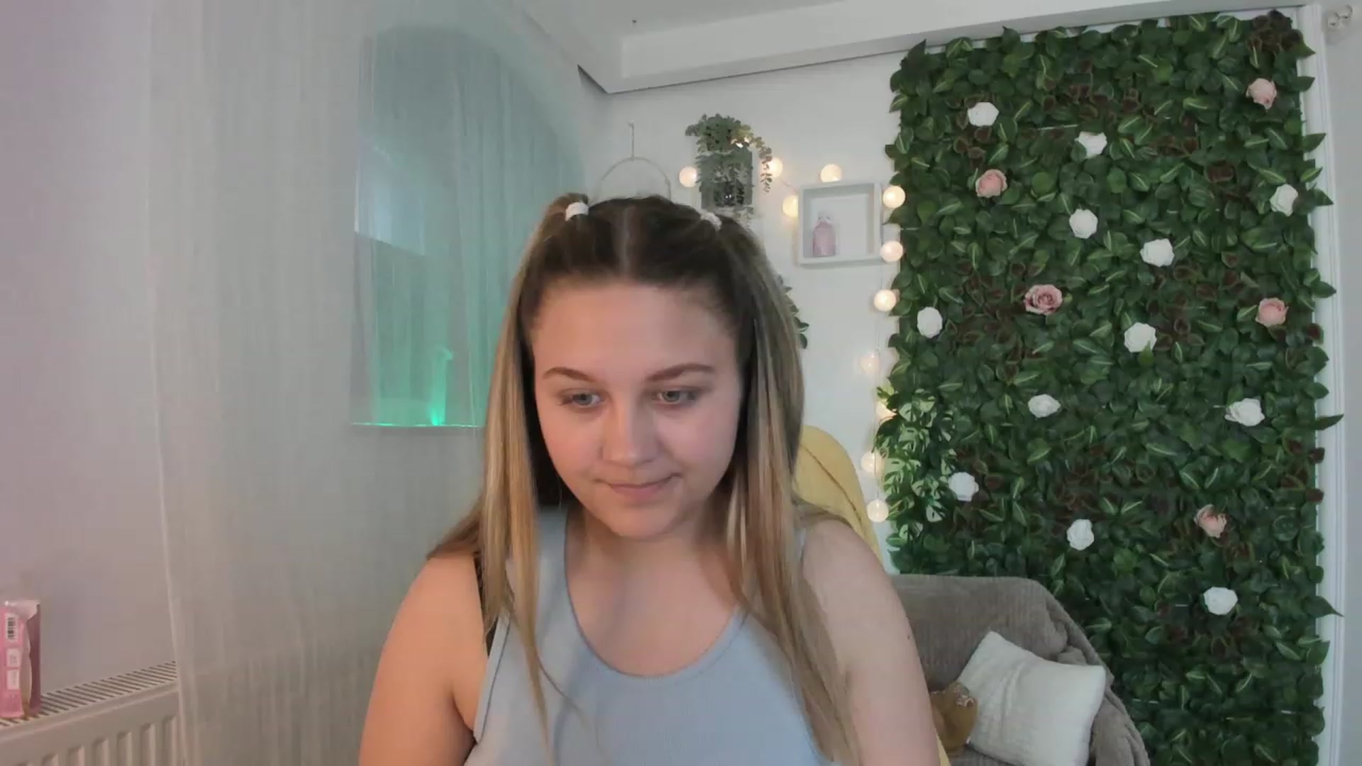 Gallery image thumbnail from Sofia_Lee18's myfreecams stream on, 06/04/2023, 12:00 image 1 of 20