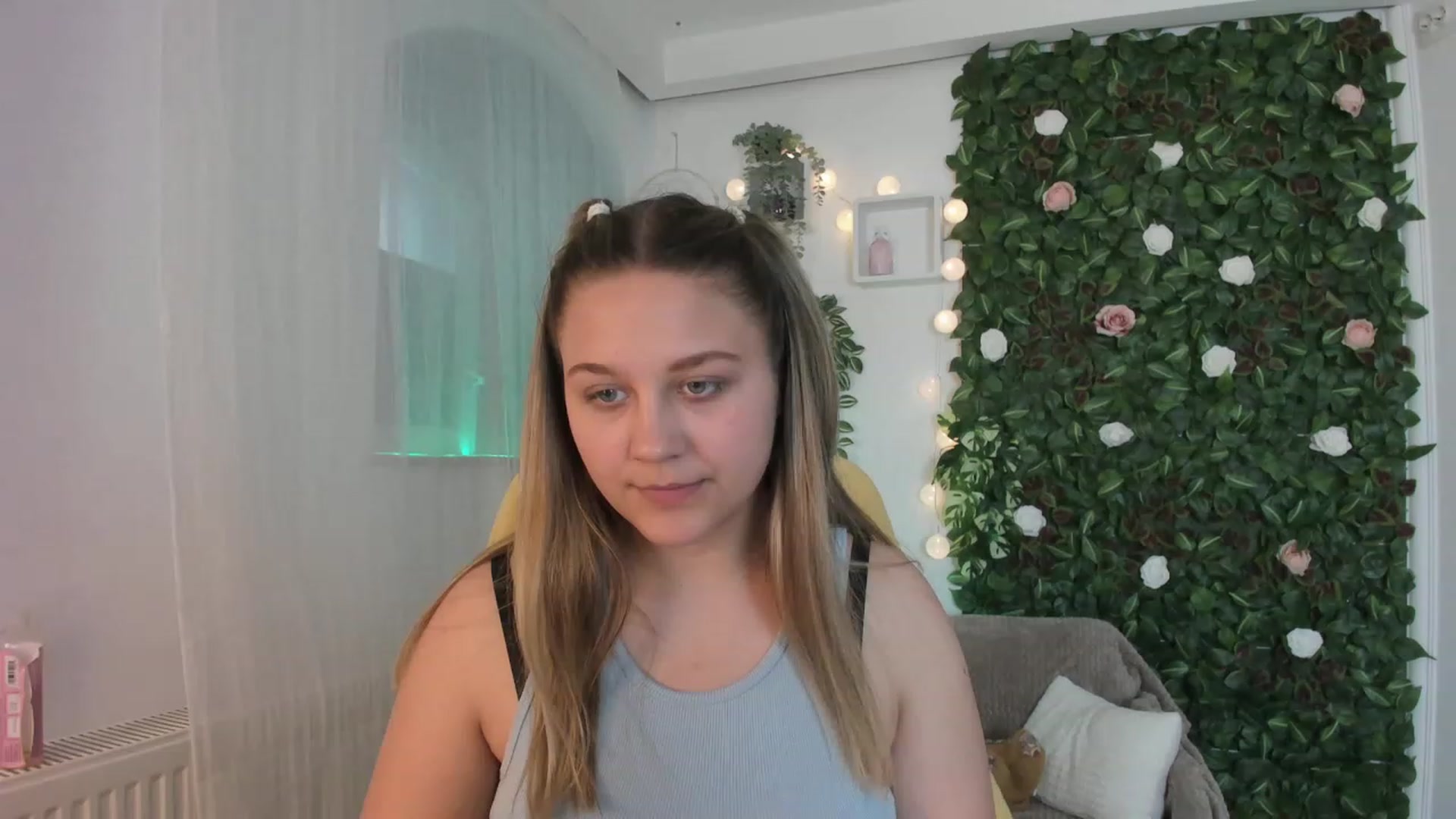 Gallery image thumbnail from Sofia_Lee18's myfreecams stream on, 06/04/2023, 12:00 image 5 of 20