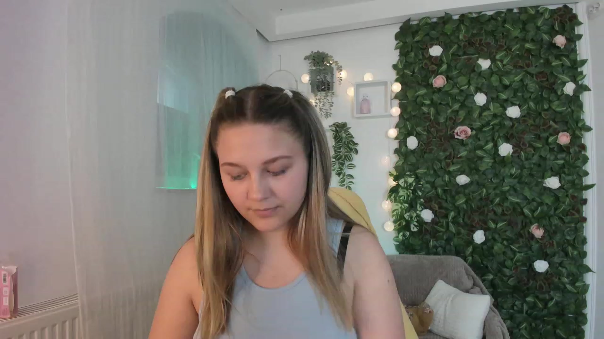 Gallery image thumbnail from Sofia_Lee18's myfreecams stream on, 06/04/2023, 12:00 image 6 of 20