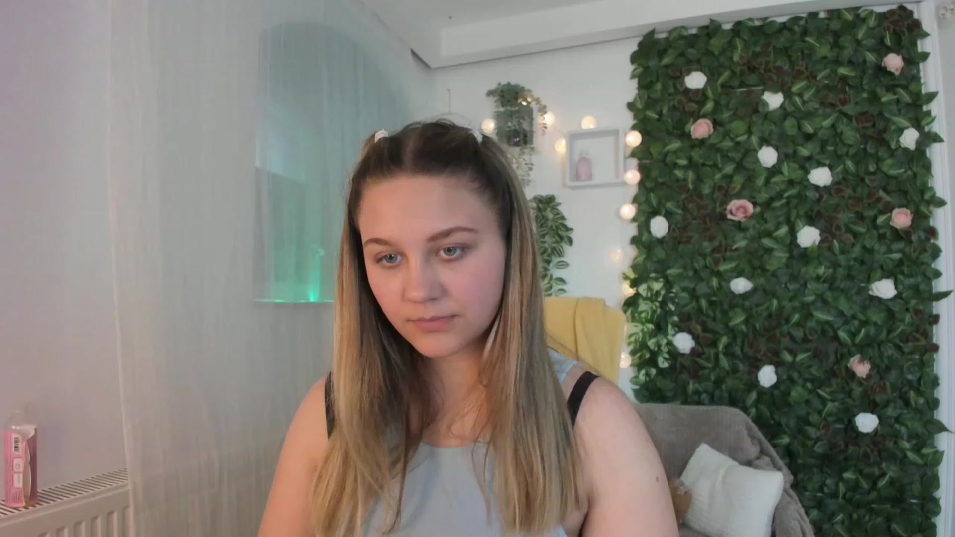 Gallery image thumbnail from Sofia_Lee18's myfreecams stream on, 06/04/2023, 13:16 image 6 of 20