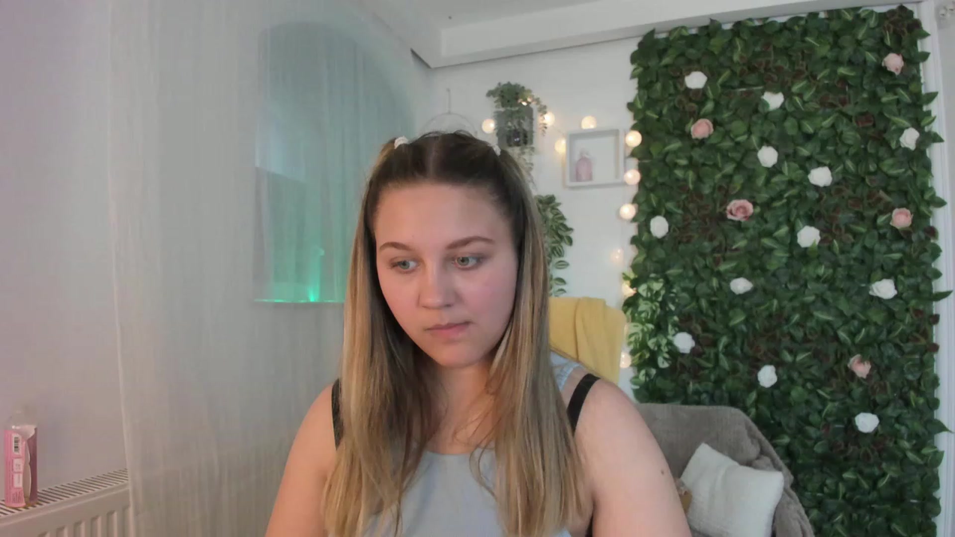 Gallery image thumbnail from Sofia_Lee18's myfreecams stream on, 06/04/2023, 13:16 image 8 of 20