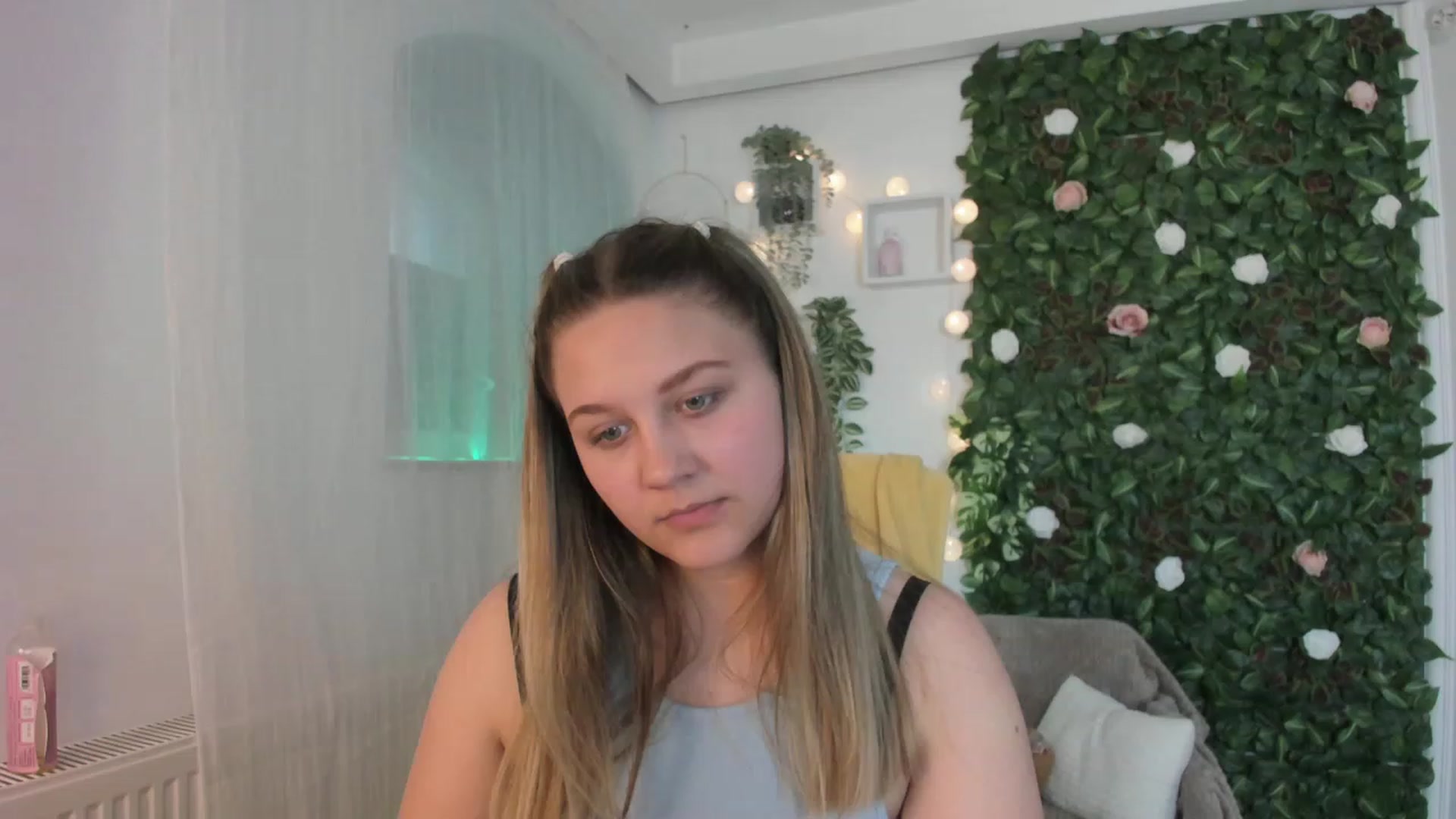 Gallery image thumbnail from Sofia_Lee18's myfreecams stream on, 06/04/2023, 13:16 image 2 of 20