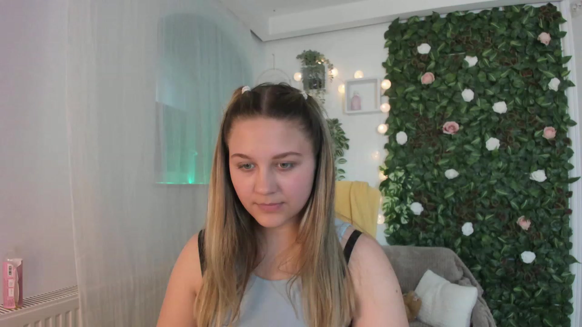 Gallery image thumbnail from Sofia_Lee18's myfreecams stream on, 06/04/2023, 13:16 image 1 of 20