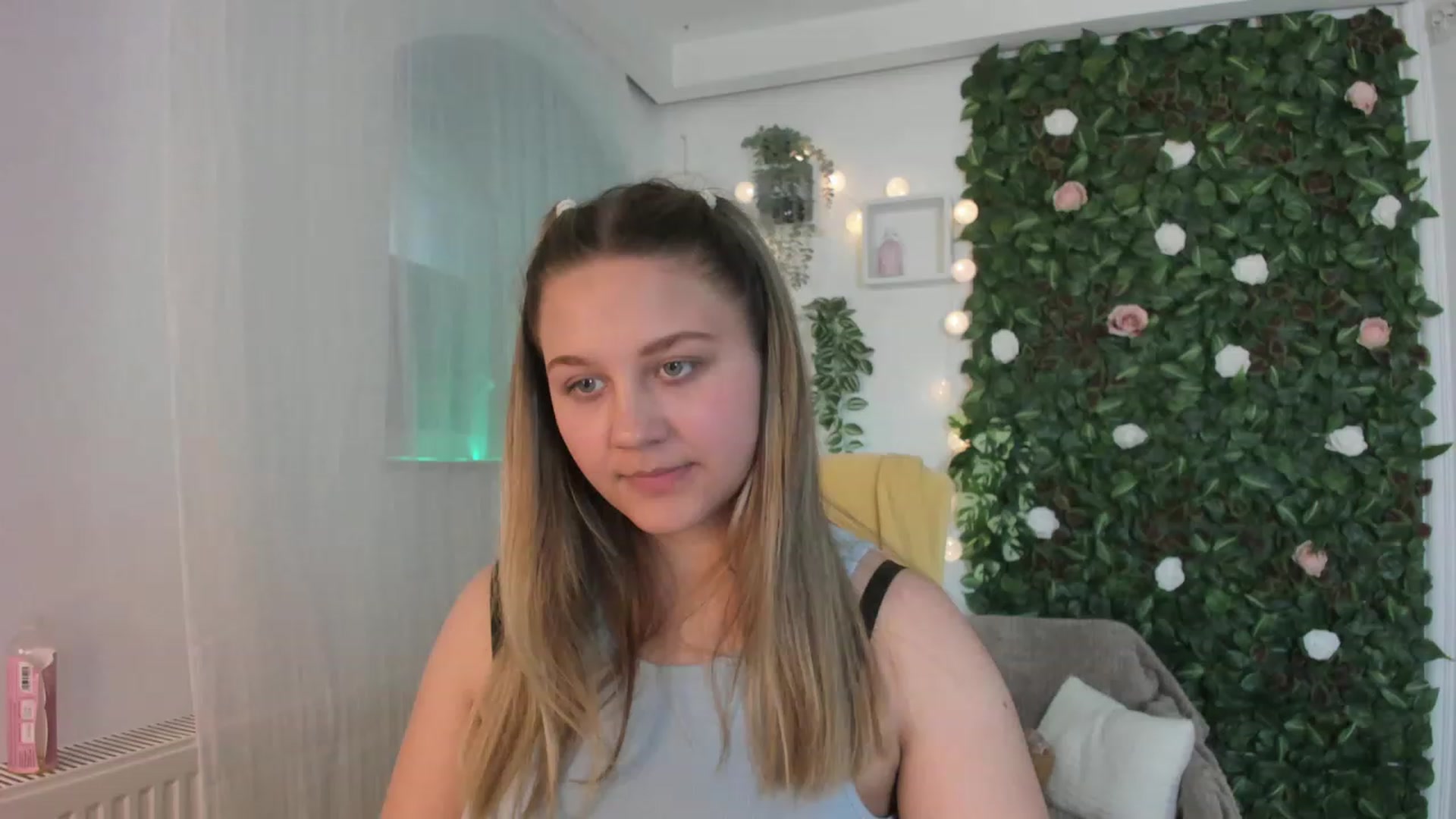 Gallery image thumbnail from Sofia_Lee18's myfreecams stream on, 06/04/2023, 13:16 image 4 of 20