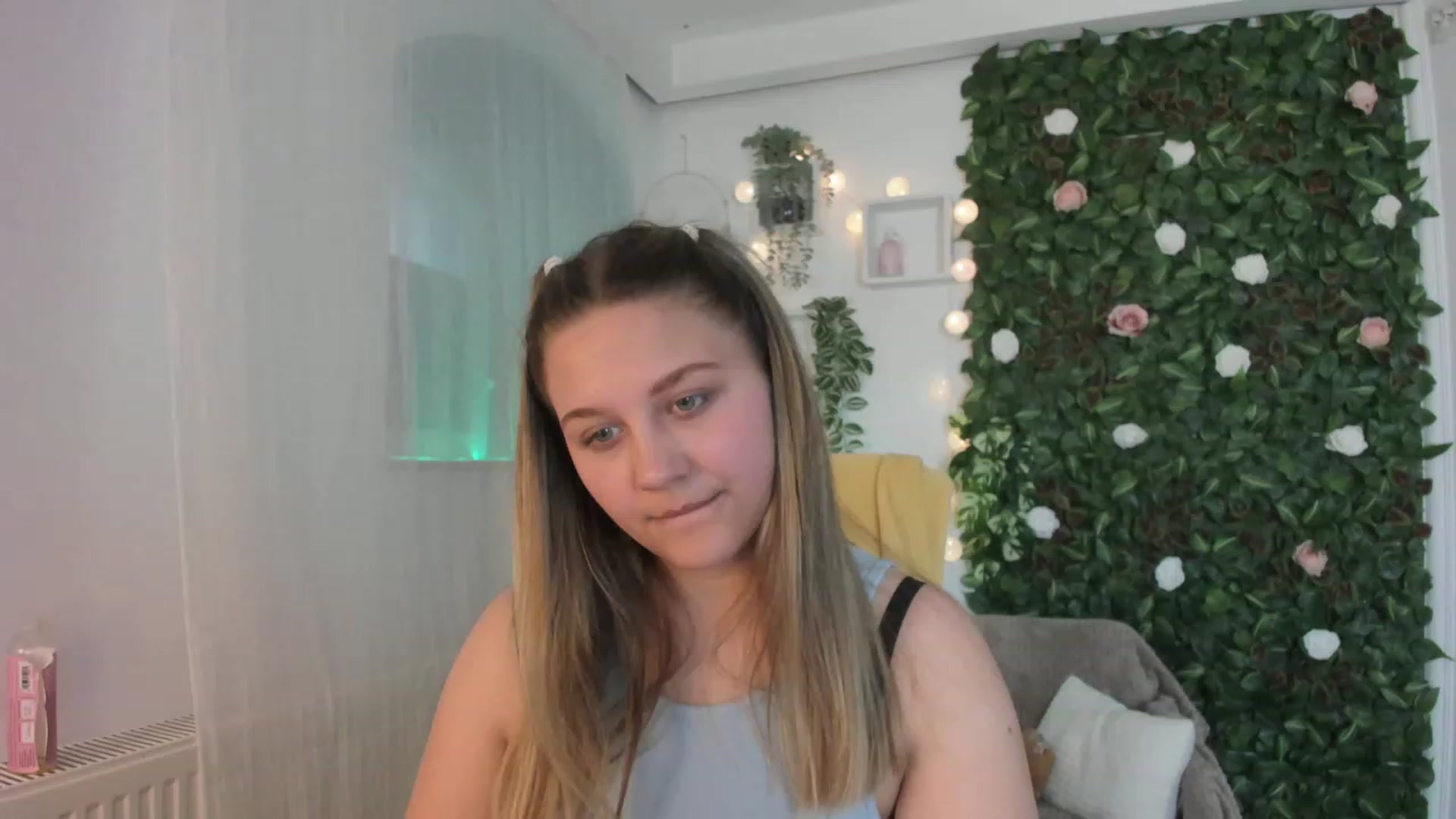 Gallery image thumbnail from Sofia_Lee18's myfreecams stream on, 06/04/2023, 13:16 image 3 of 20